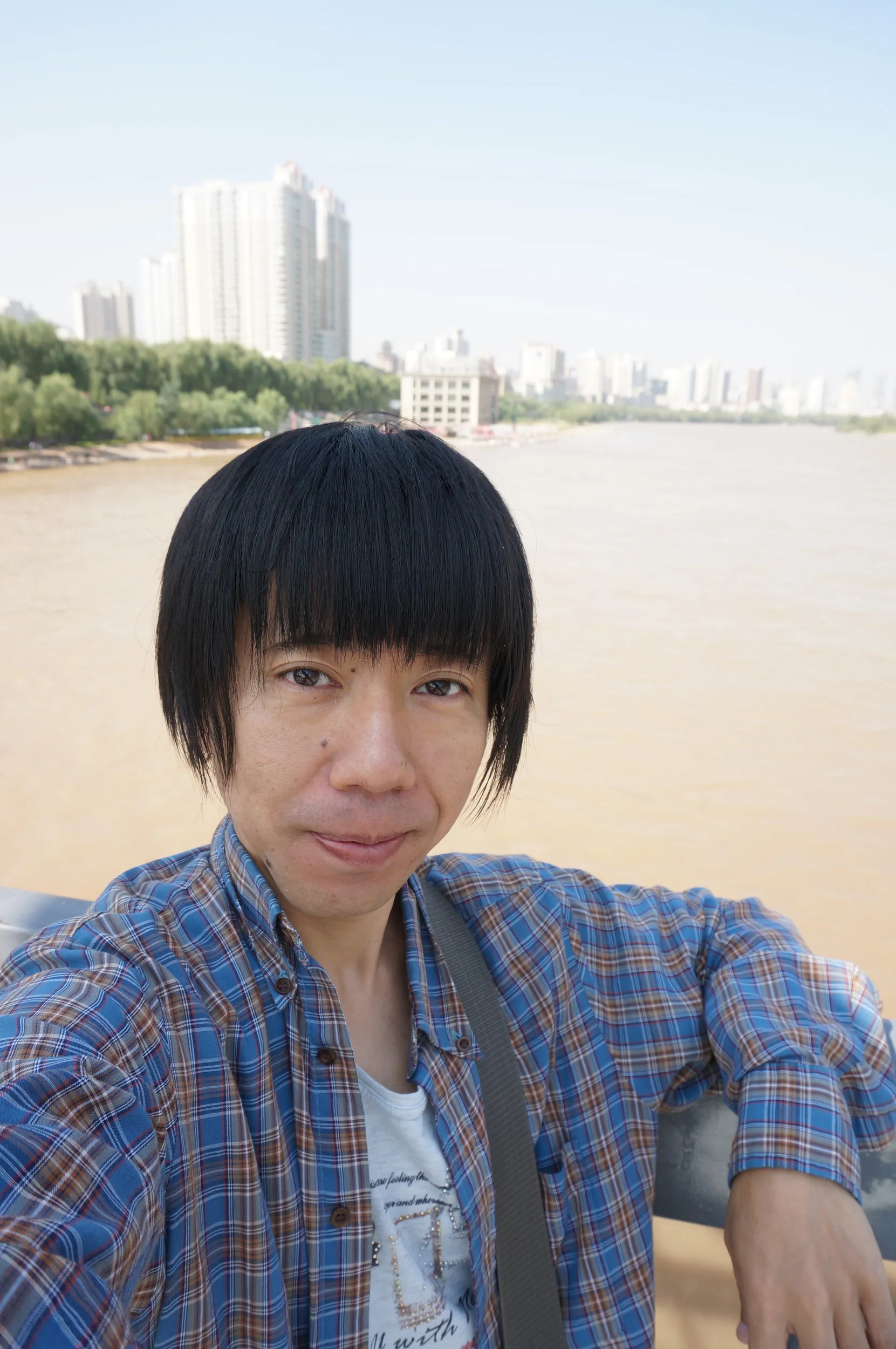 中山橋から黄河を背景に記念撮影