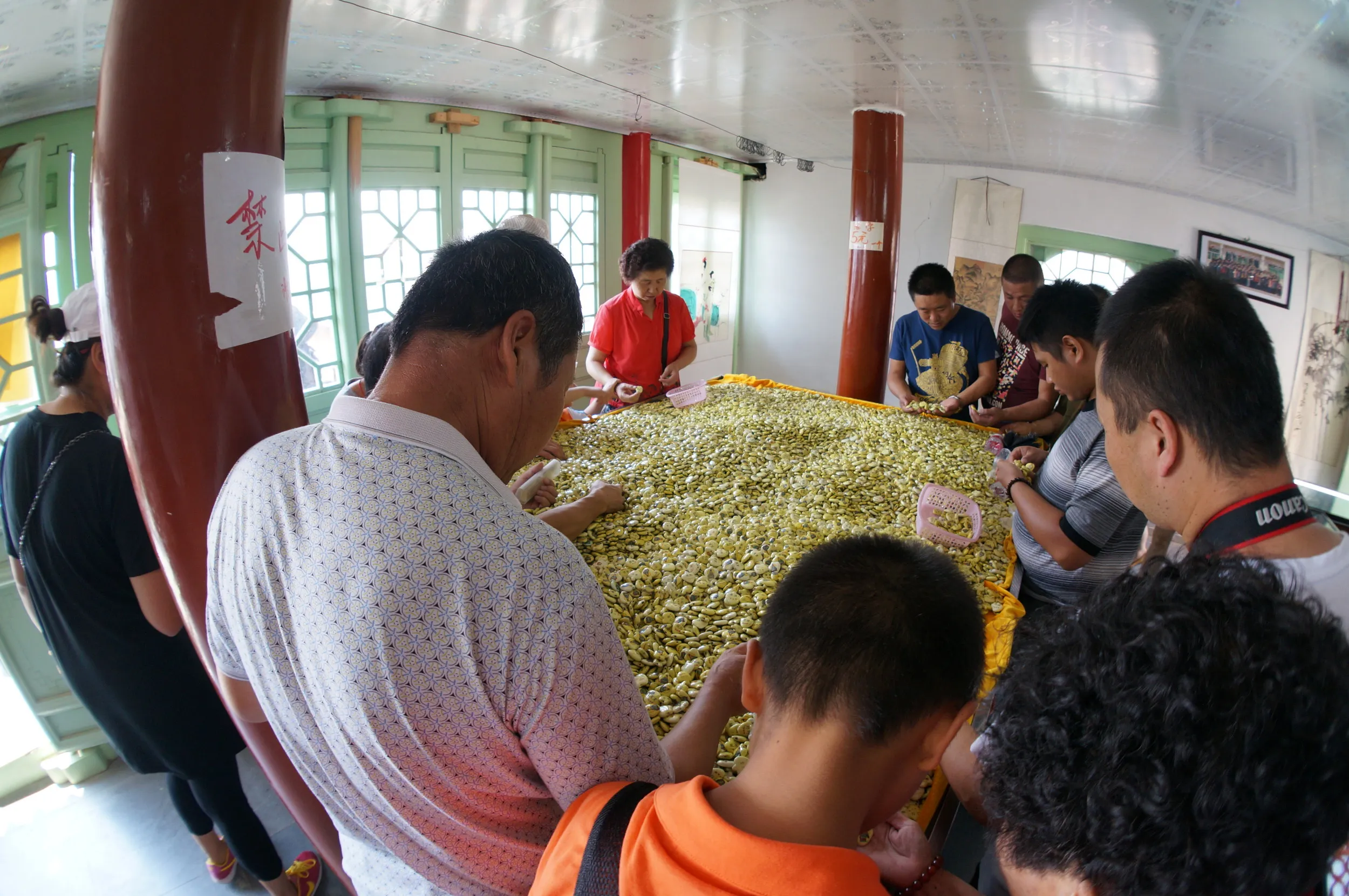 白塔傍のお土産屋