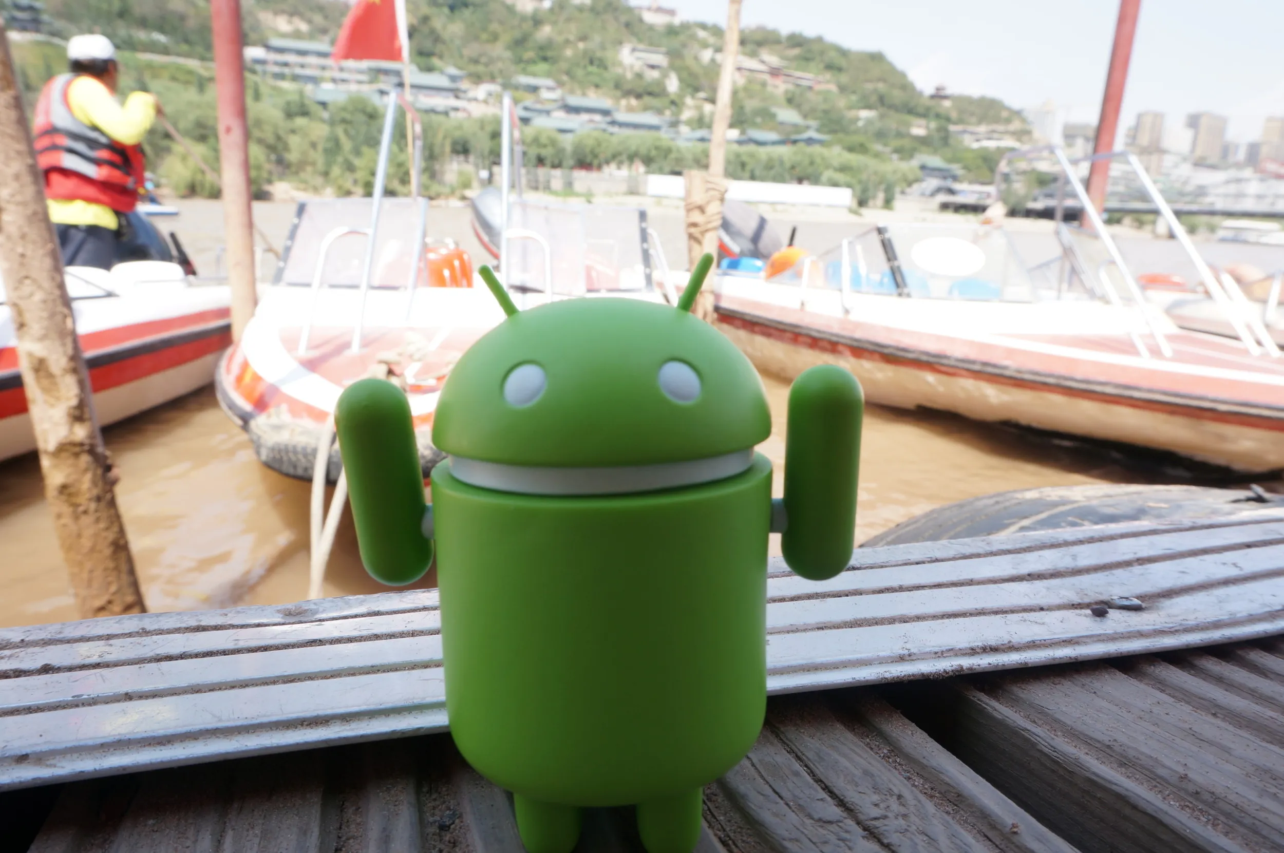 高速艇乗り場でドロイド君が記念撮影