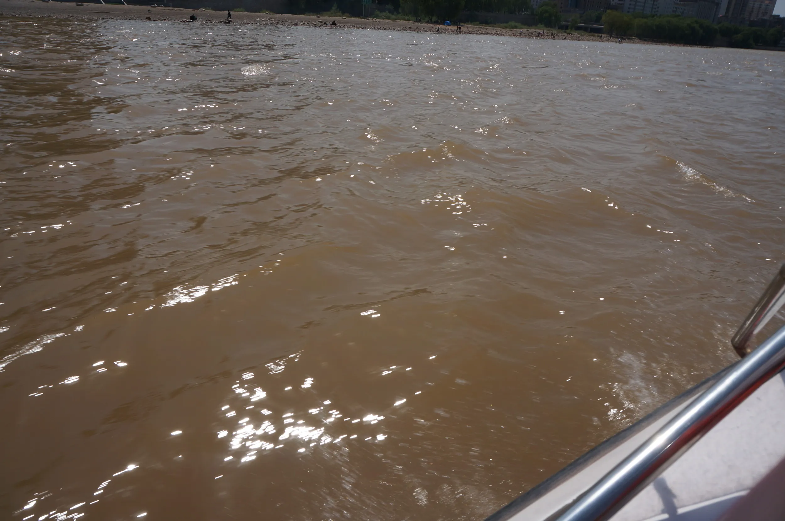 黄河を高速艇で遊覧