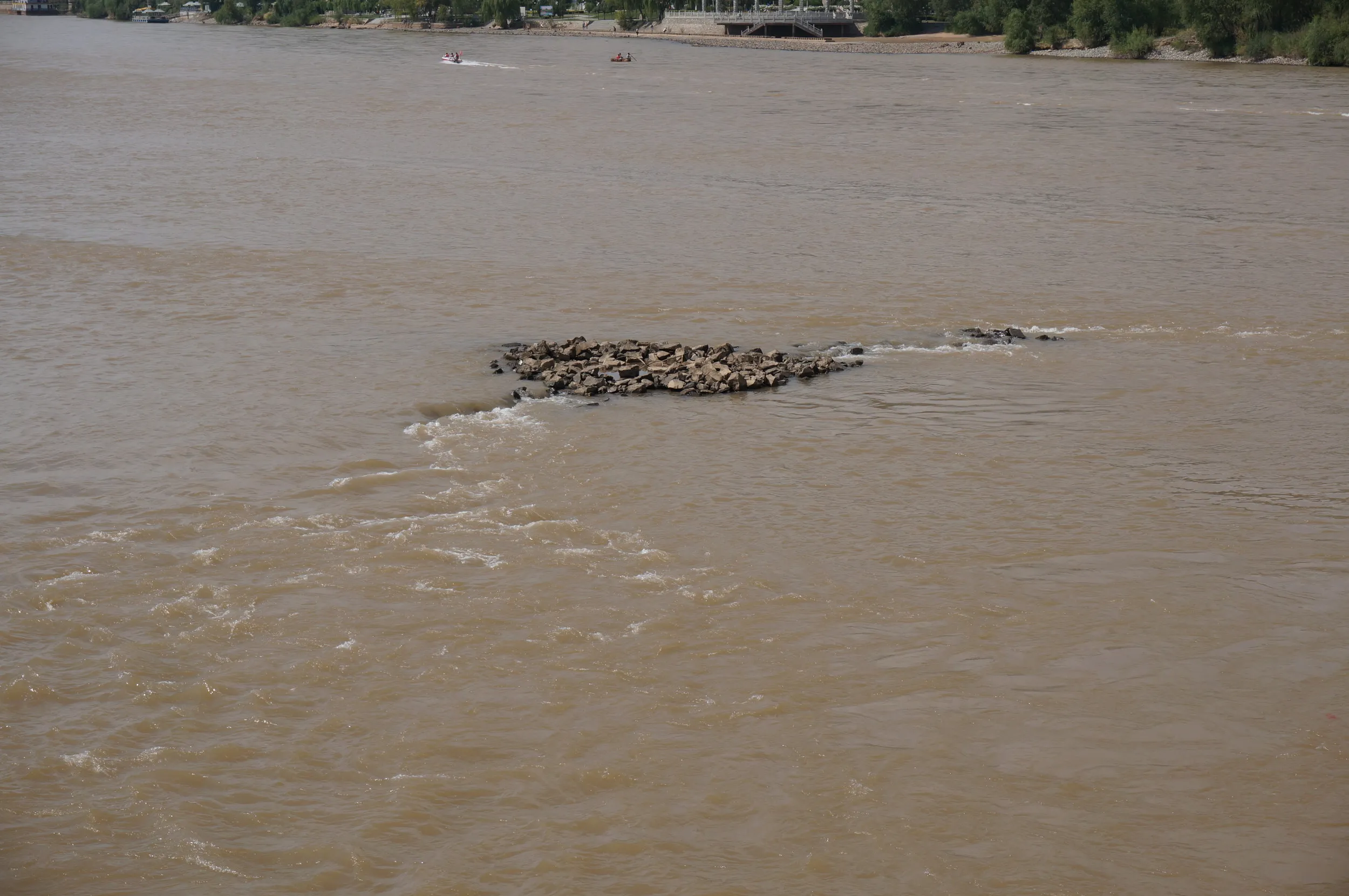 遊歩道から眺めた黄河の風景