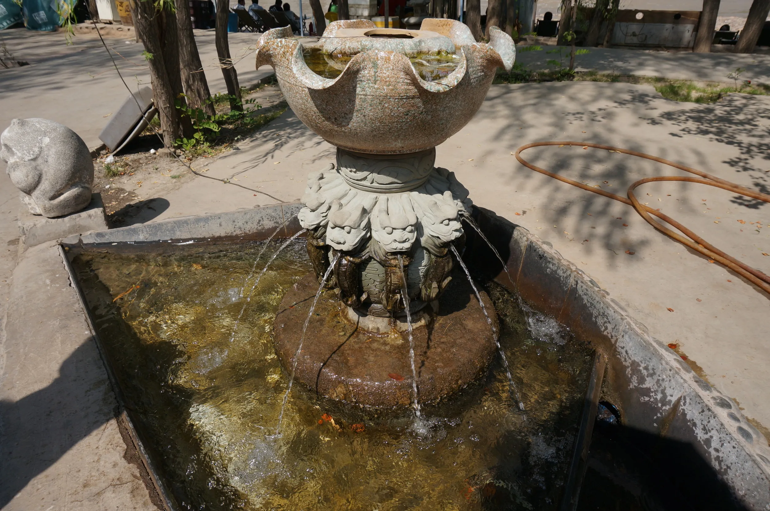 黄河母親像へ向かう