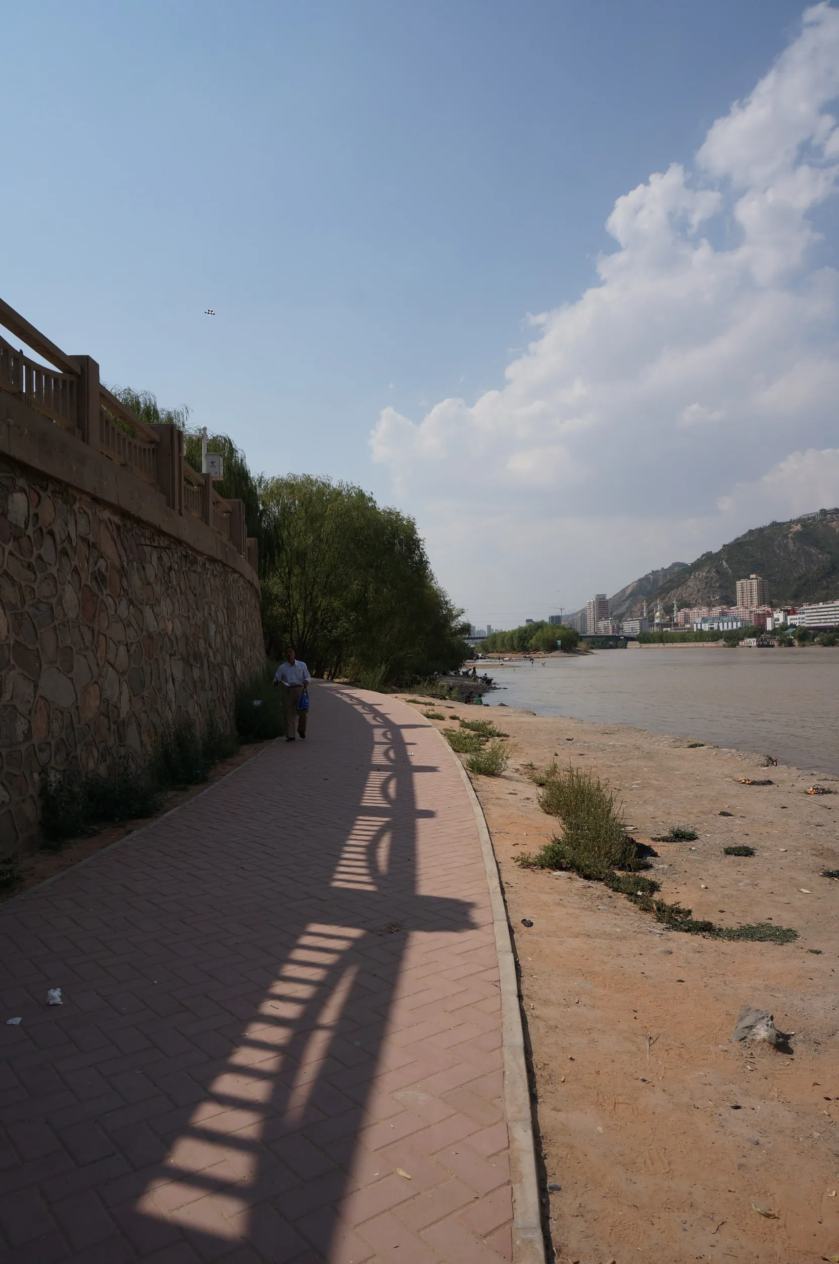 黄河母親像へ向かう