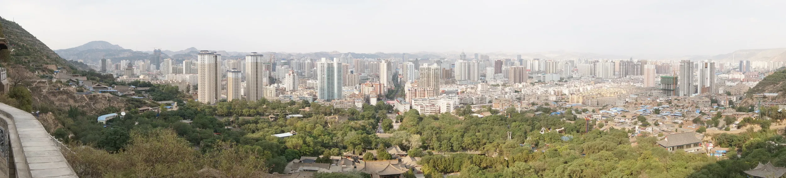蘭州市内をiPhone 5Sでパノラマ撮影した風景写真