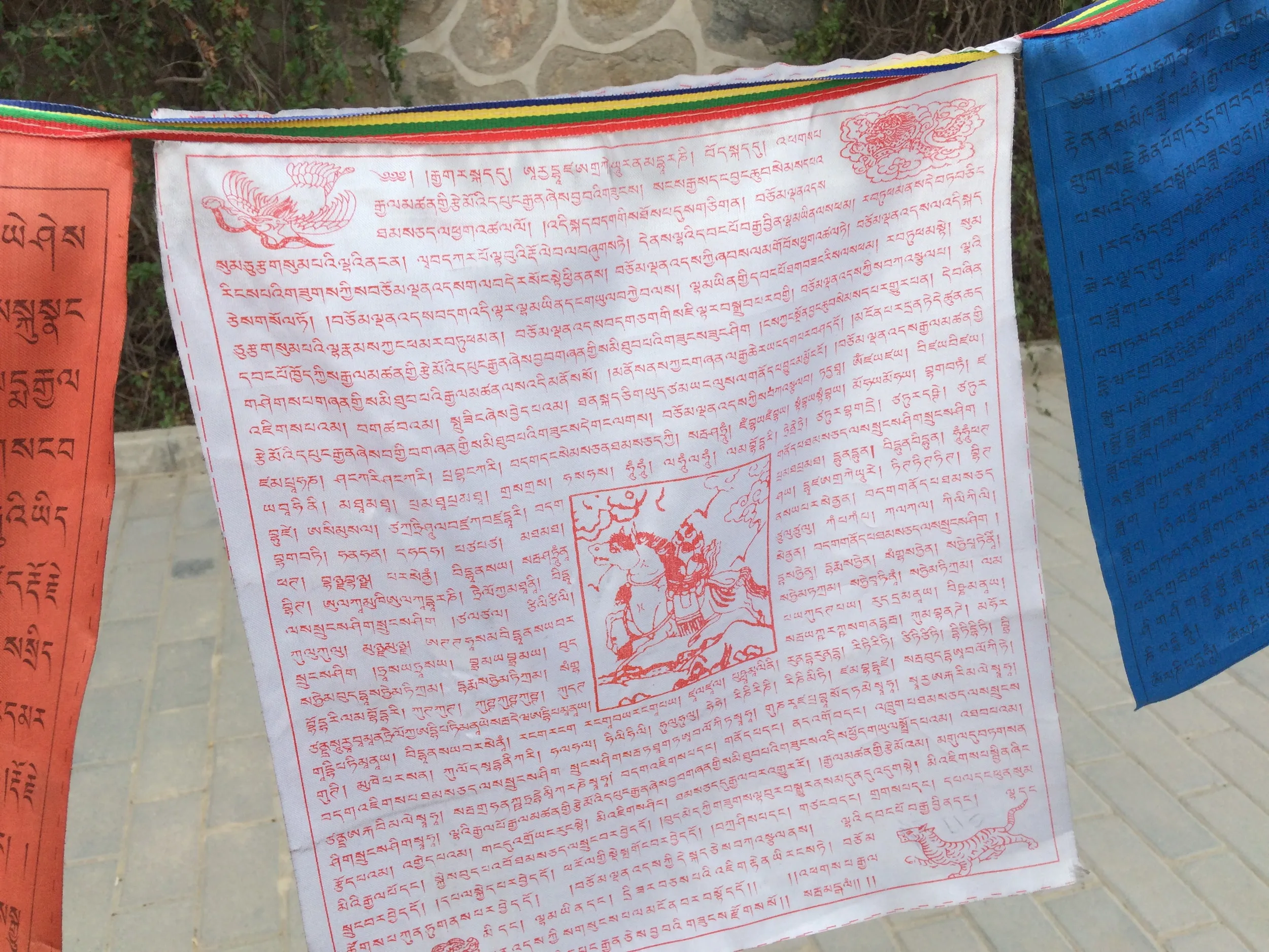 チベット仏教の5色のタルチョ