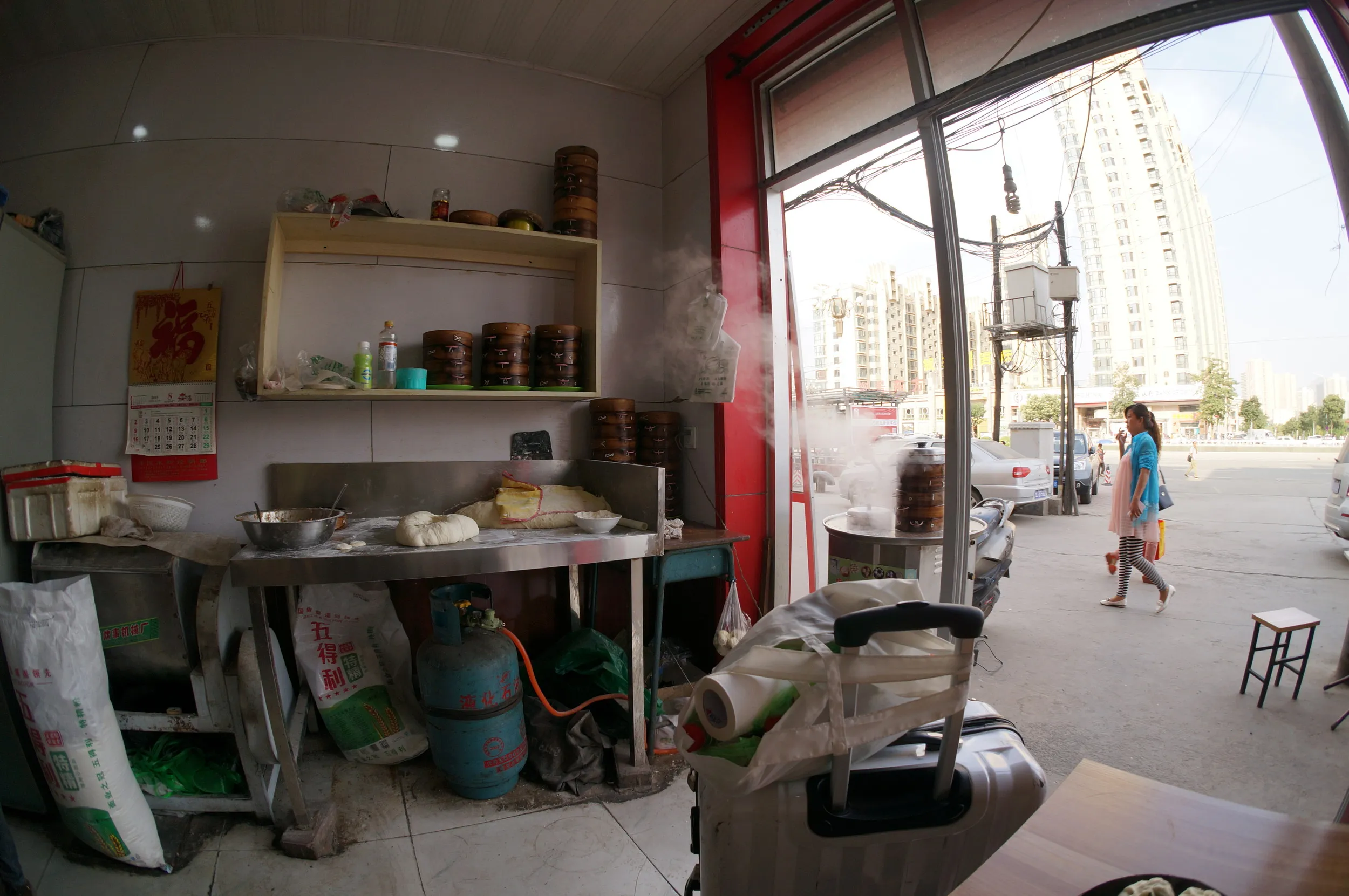 ユースホステル傍の食堂で朝食