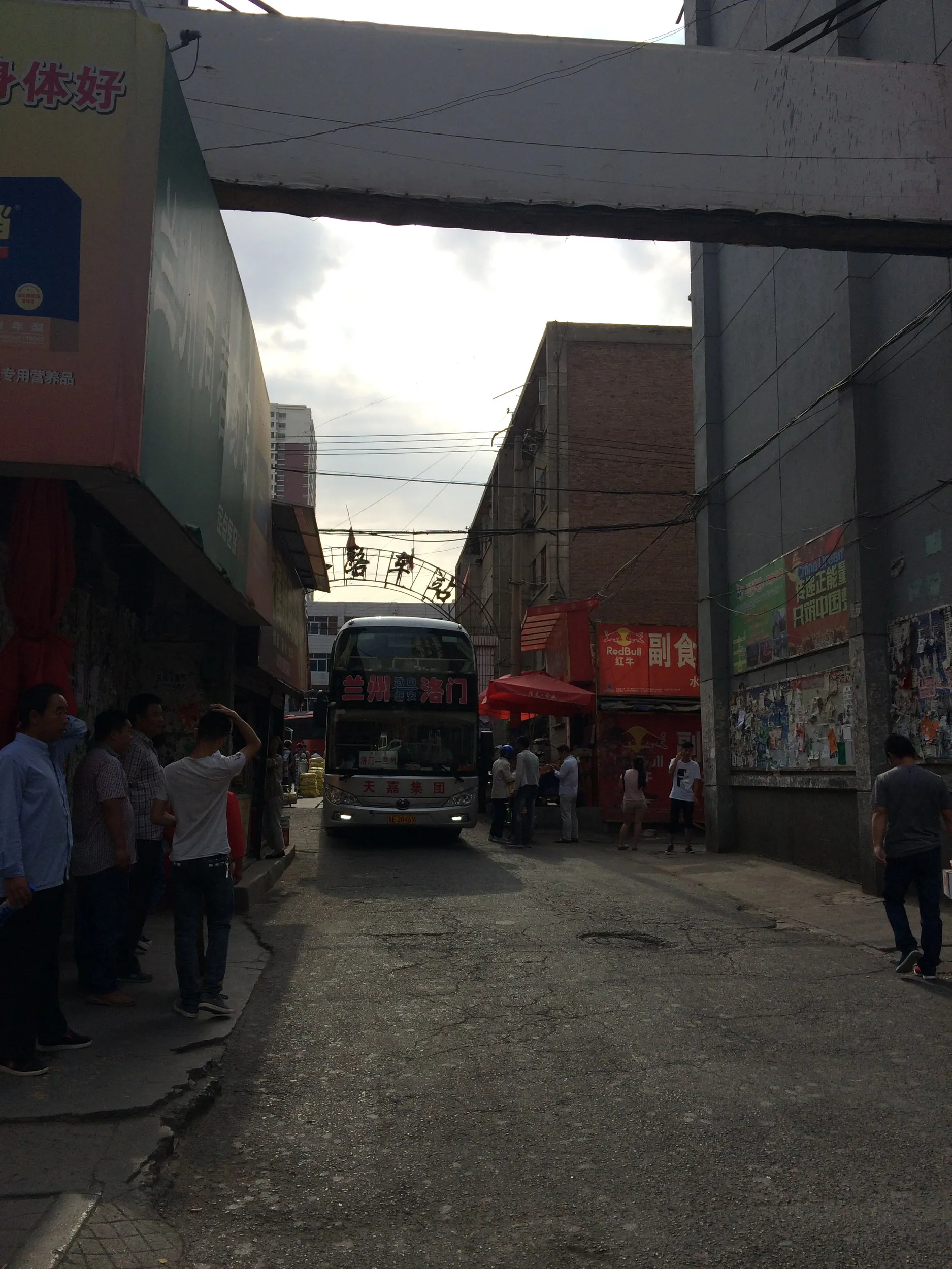 天水南路の長距離バスターミナル