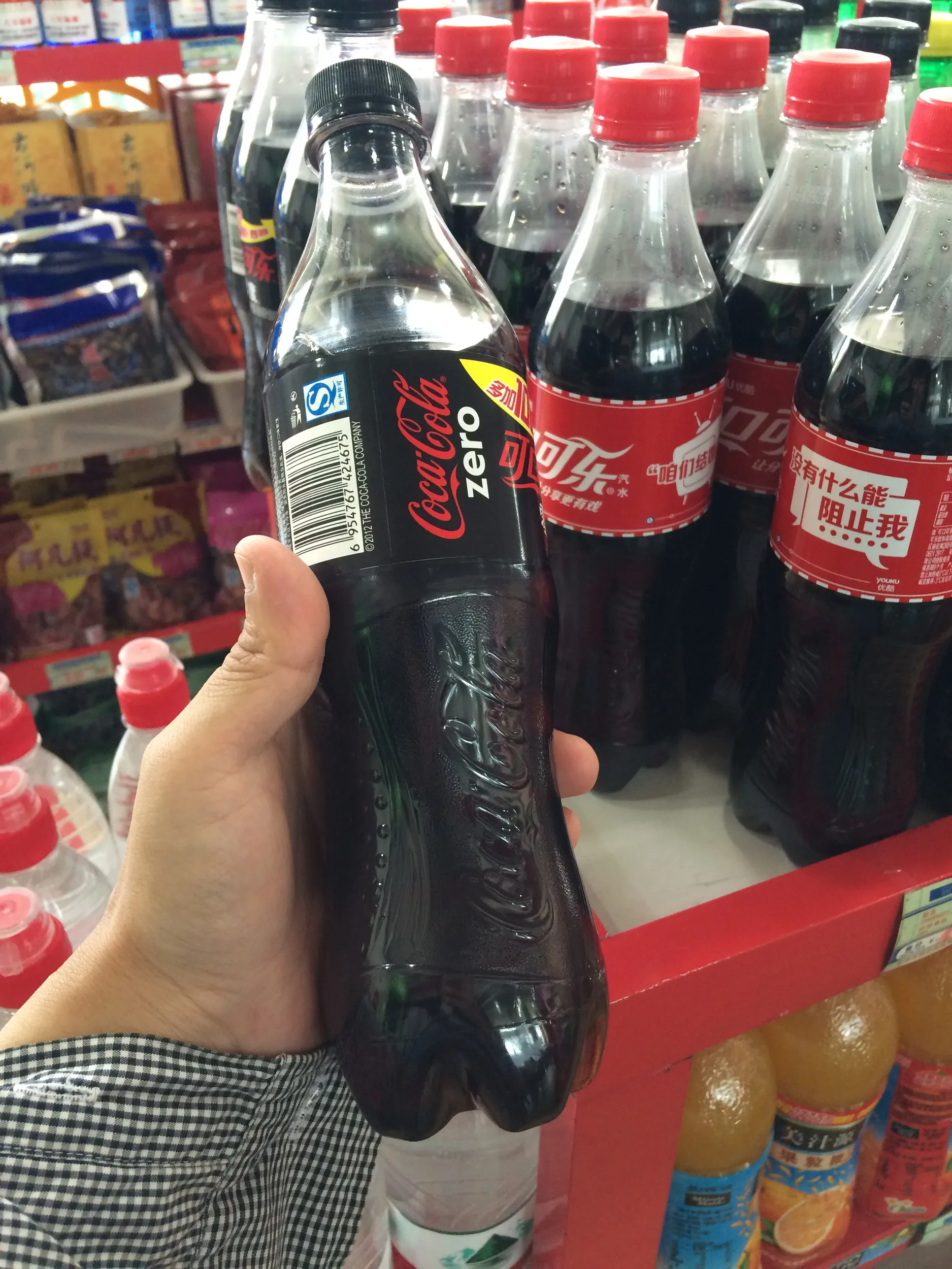 売店でコカ・コーラゼロを購入