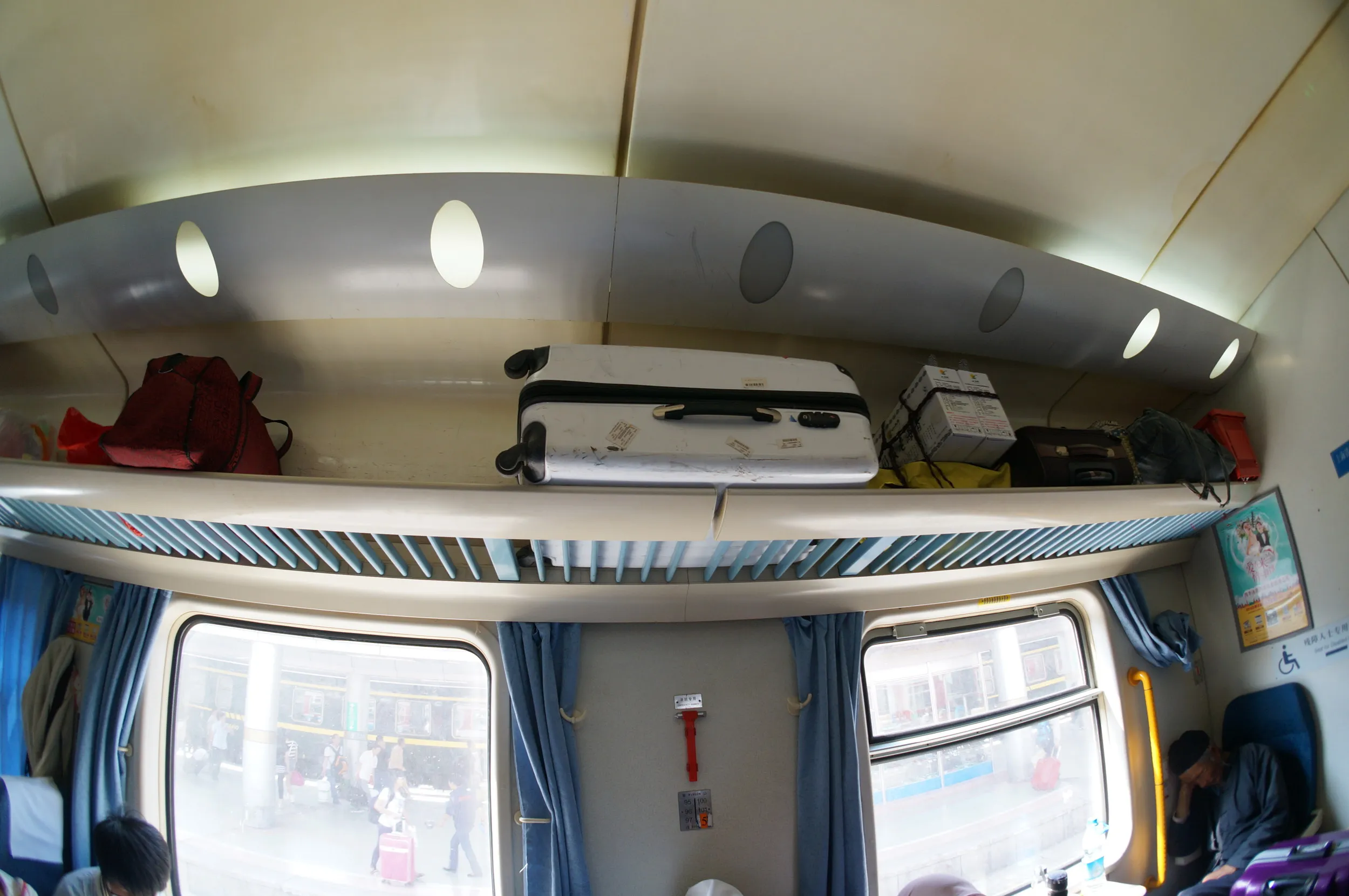 まずは荷物置き場を確保