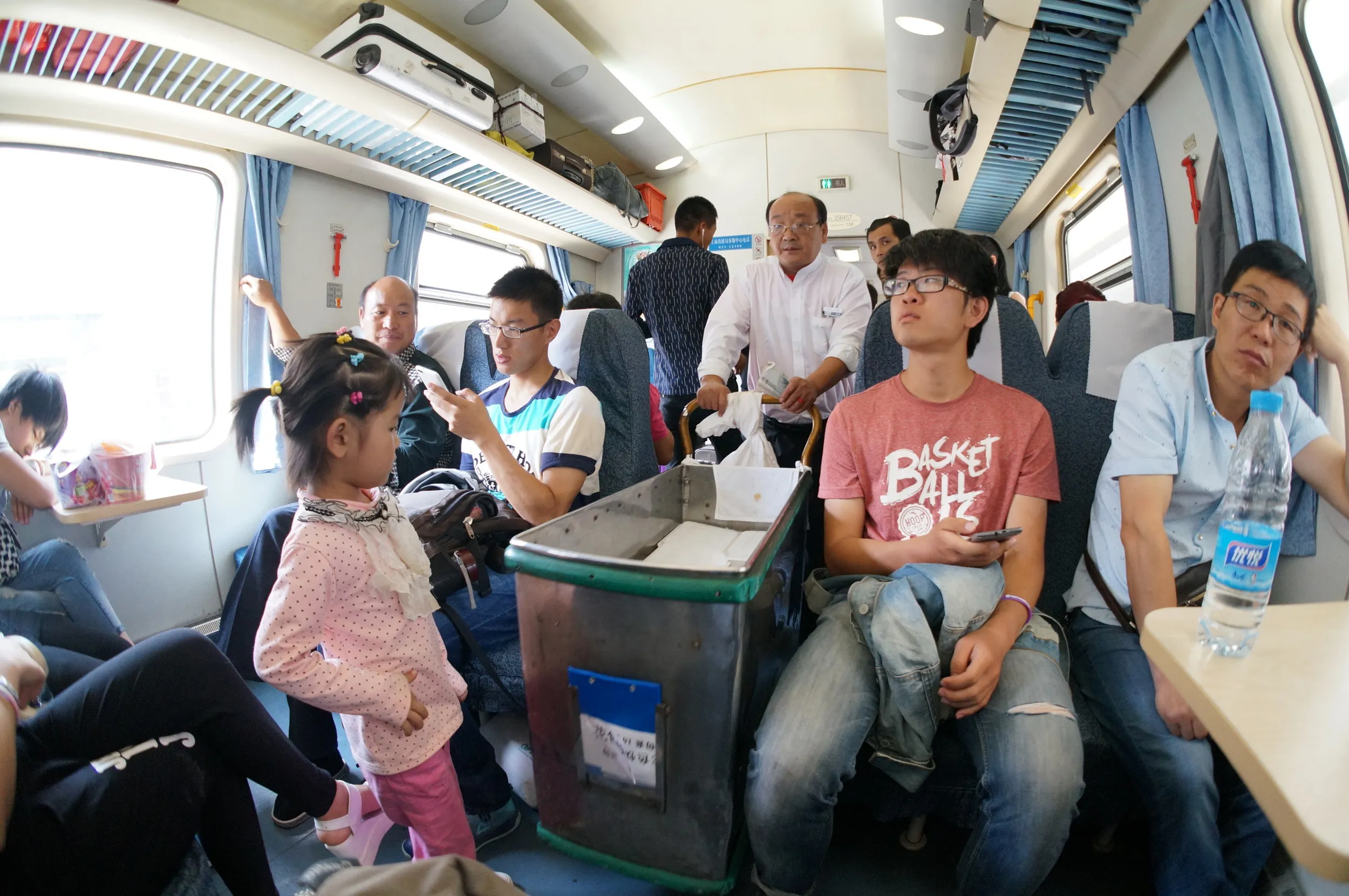 車内販売のお弁当売り