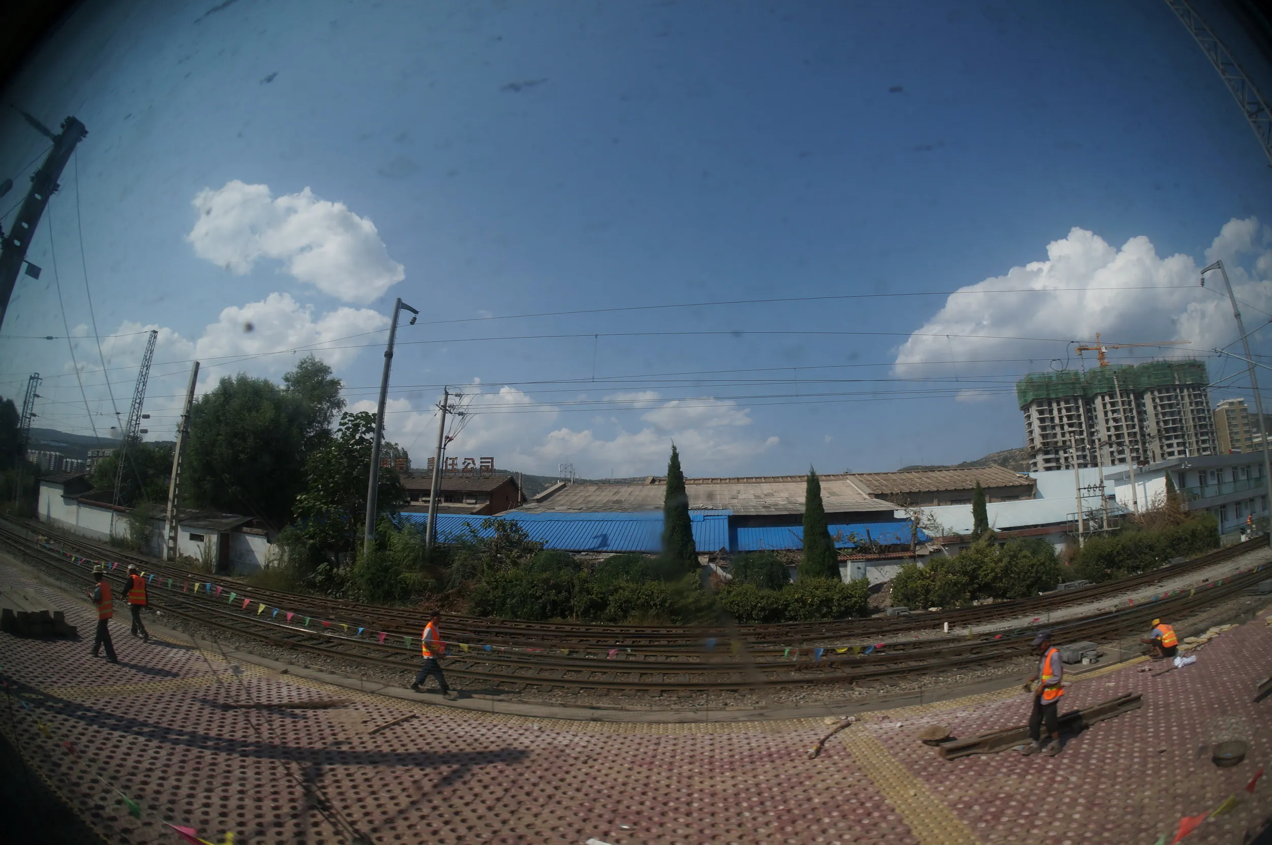 伯陽で列車が約3時間の足止め