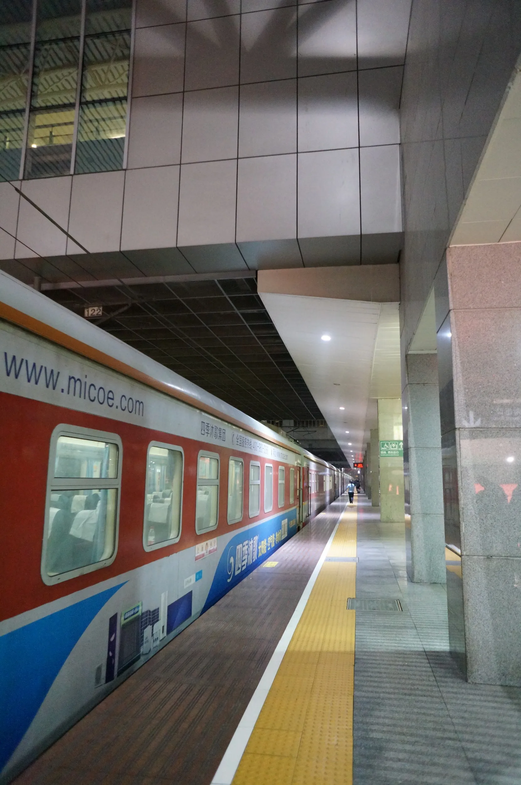 上海駅のホーム