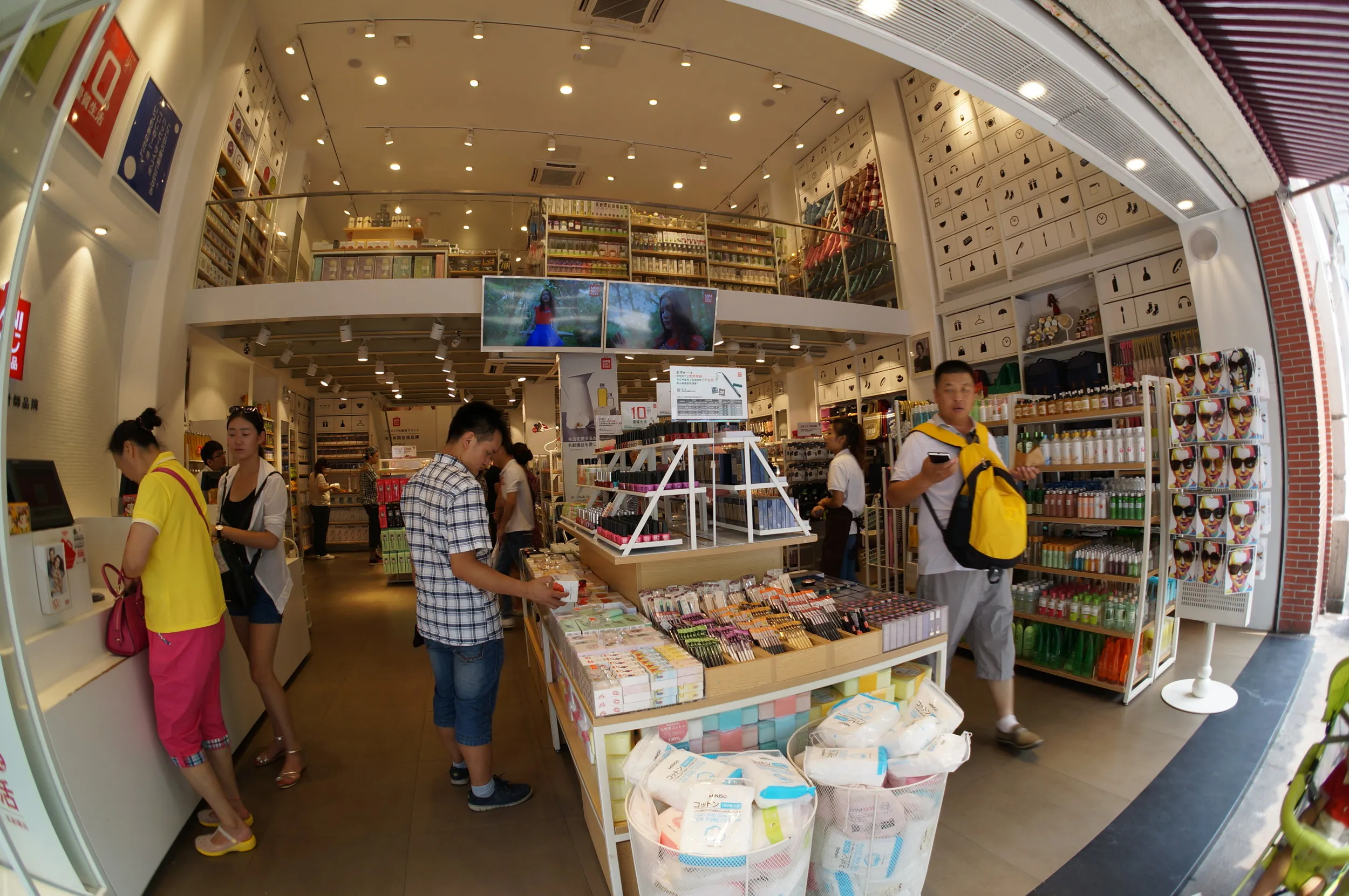 名創（メイソウ）という10元ショップ