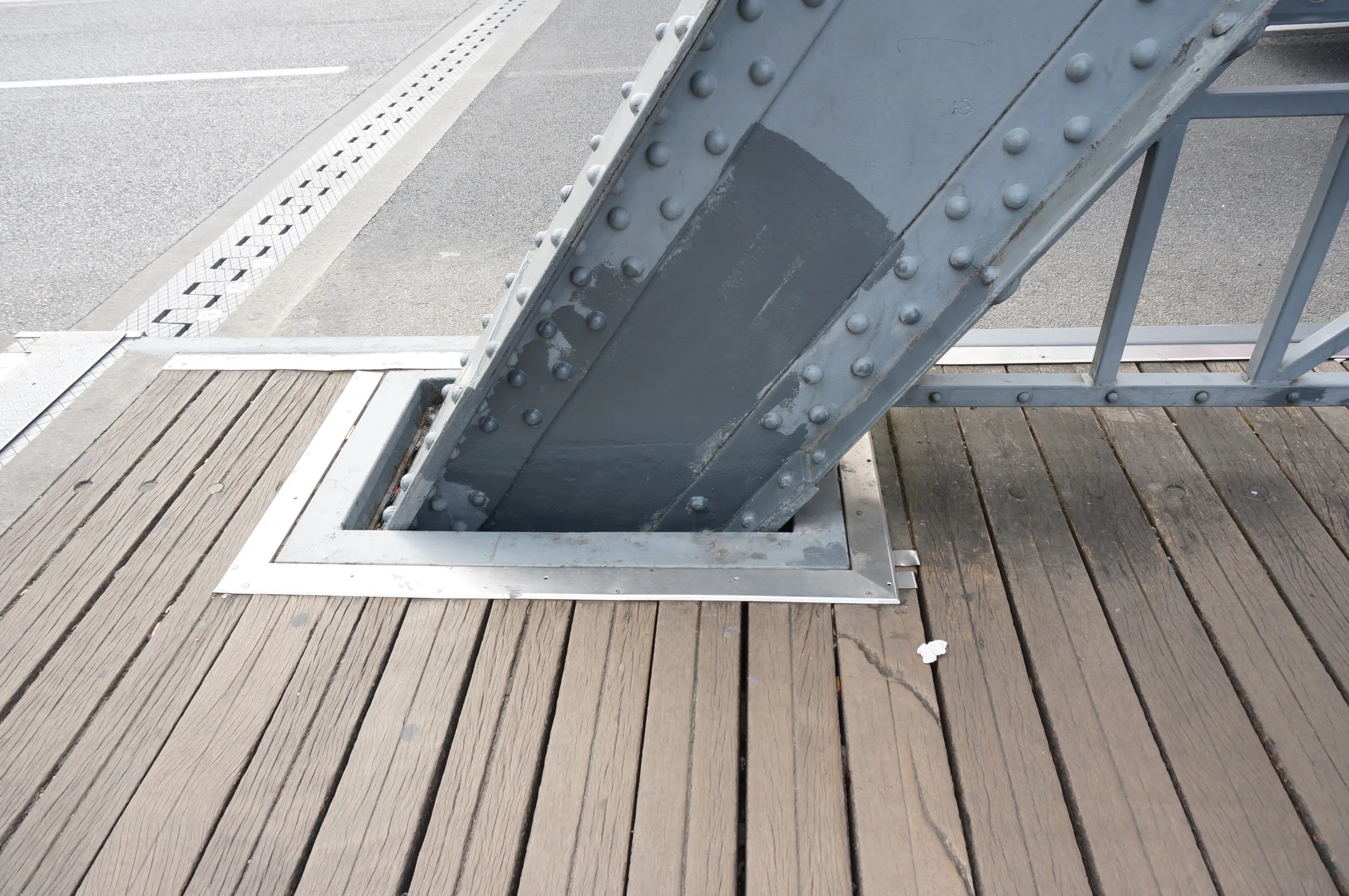 外白渡橋の橋桁部分をアップで撮影