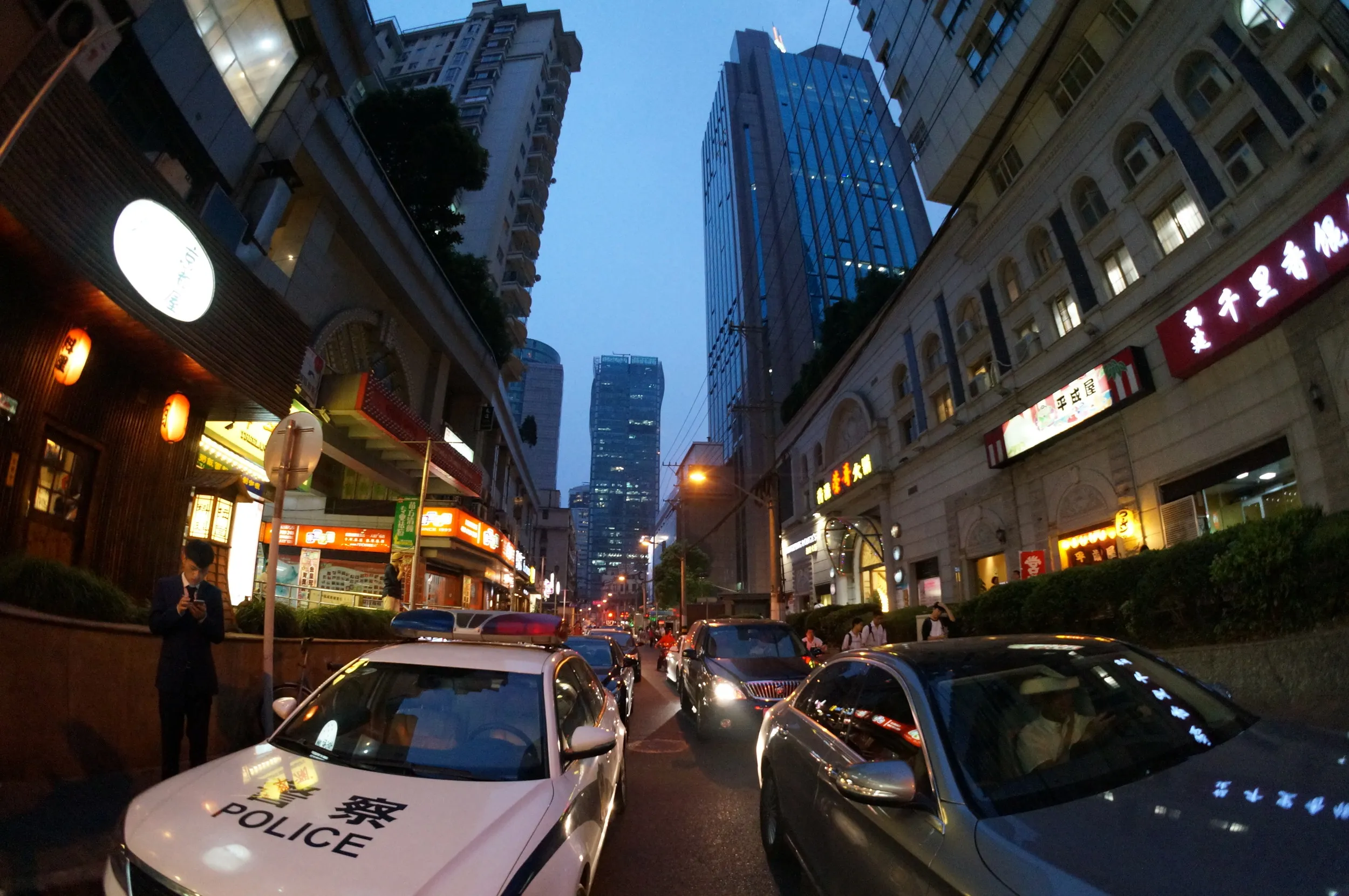 人民広場～南京東路周辺を同僚と彷徨う