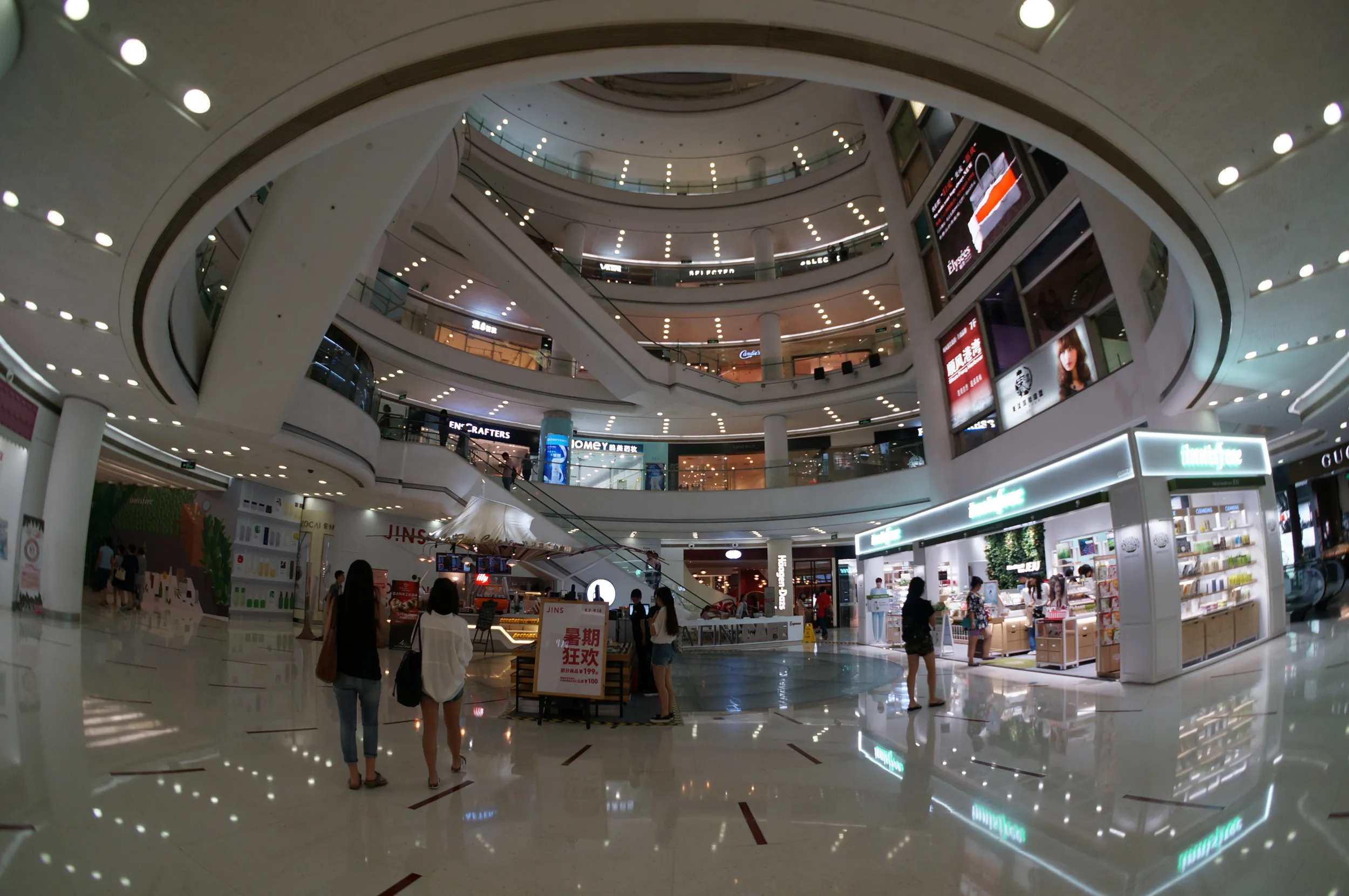 「宏伊国際広場」というデパート