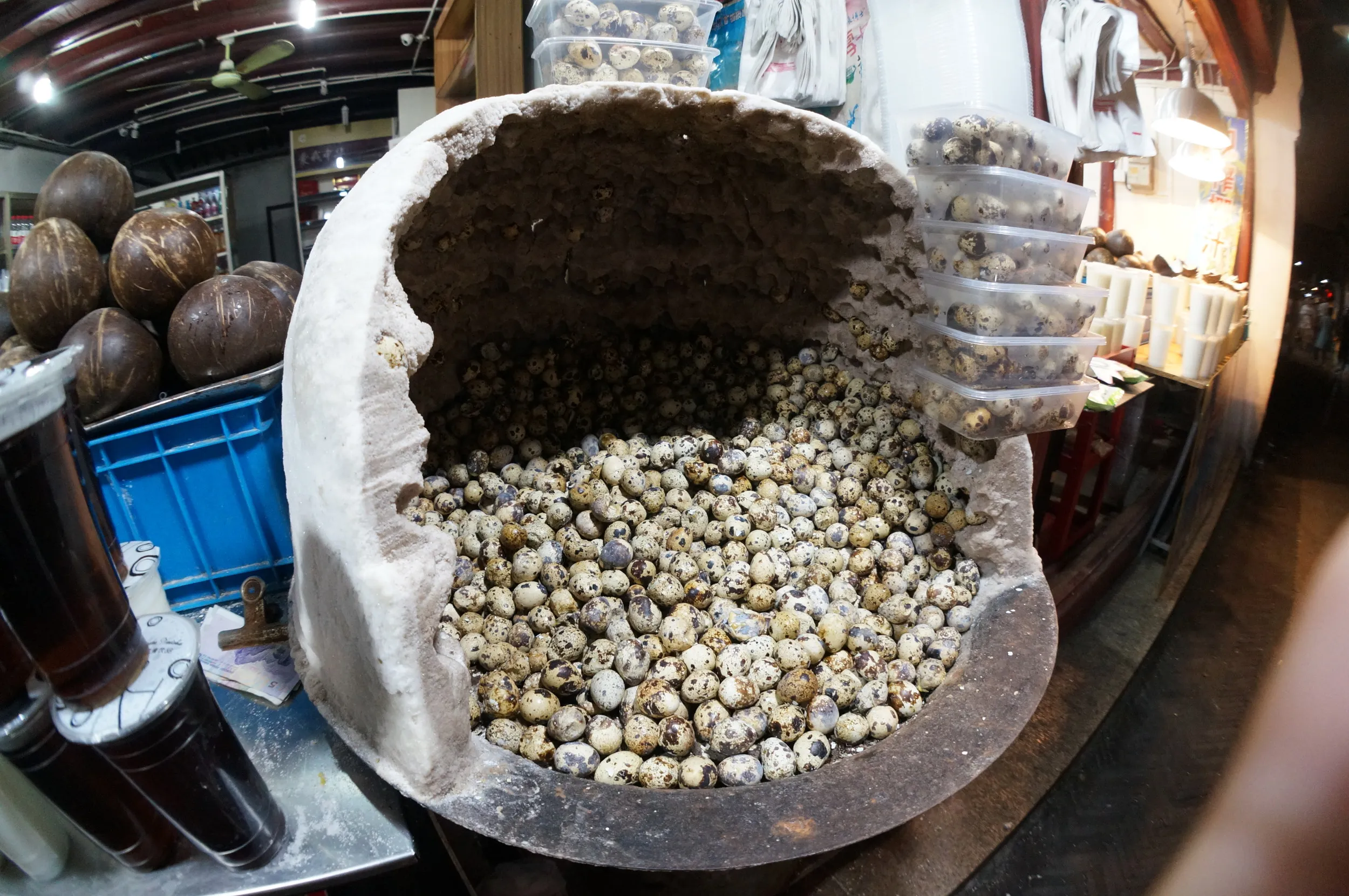 鳥の卵を売っているお店