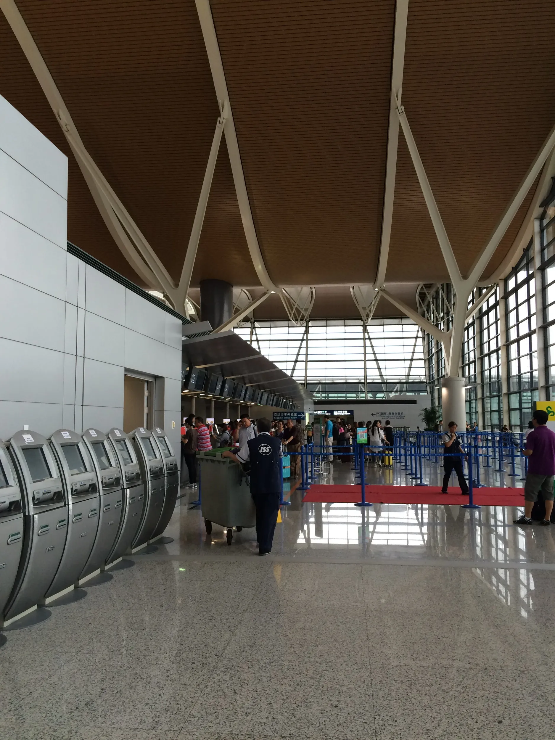 上海浦東国際空港のロビーの様子