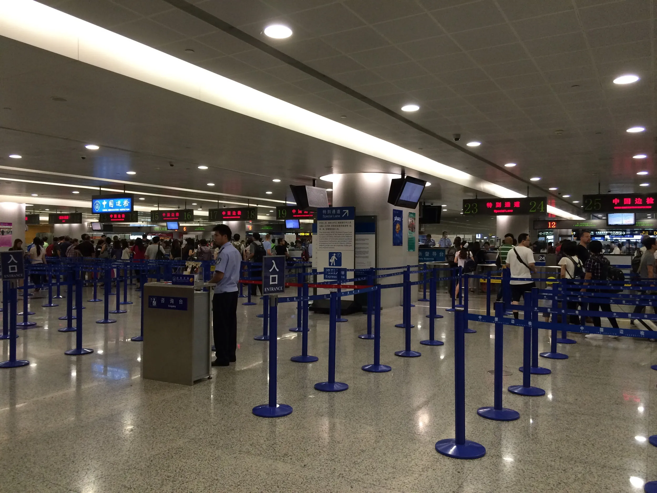 上海浦東国際空港の出国審査場所