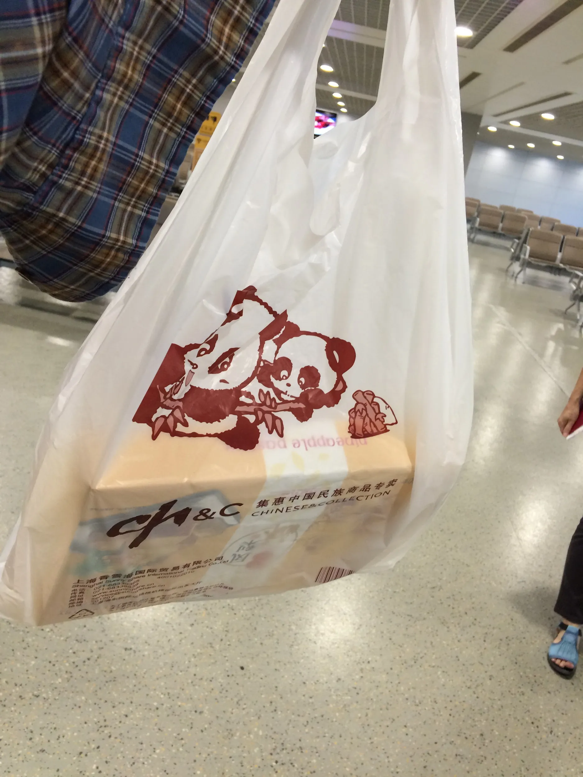 待合室付近のお土産屋で天津栗を購入