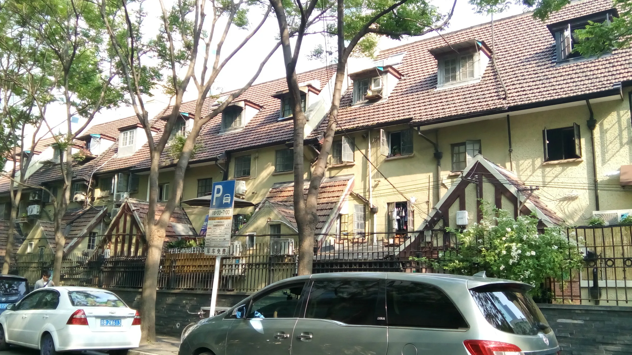 南京西路のおしゃれな街並み