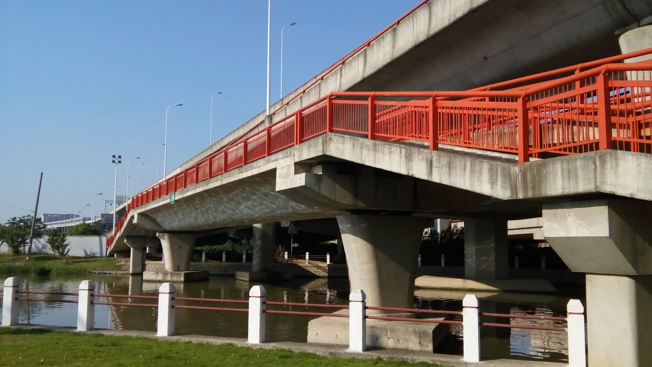 部屋の周辺の通り