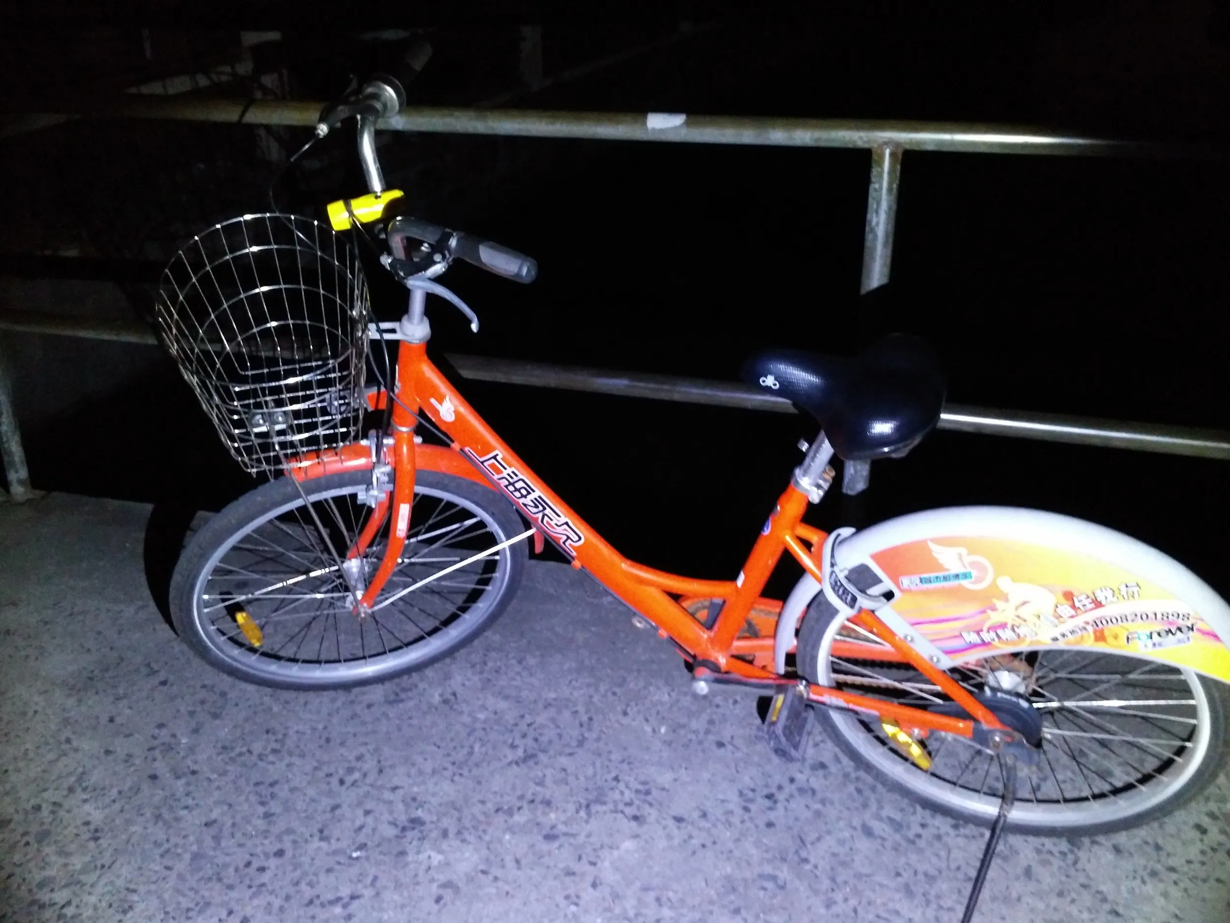 夜のサイクリング道