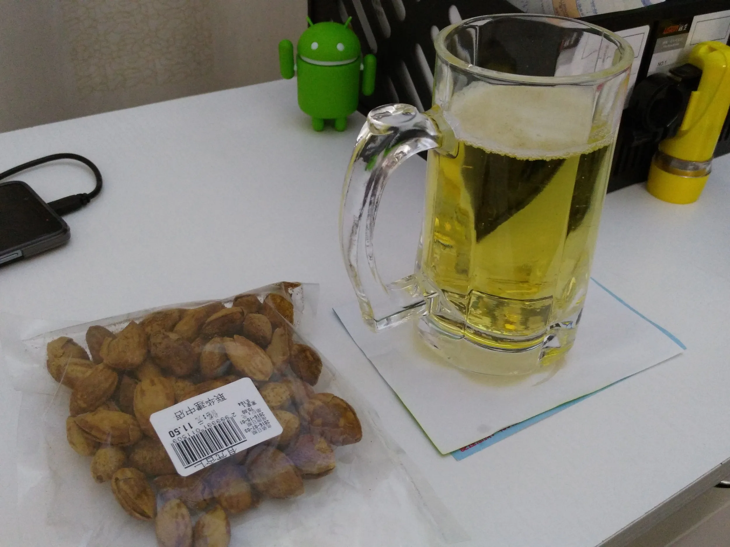 ビールとアーモンド