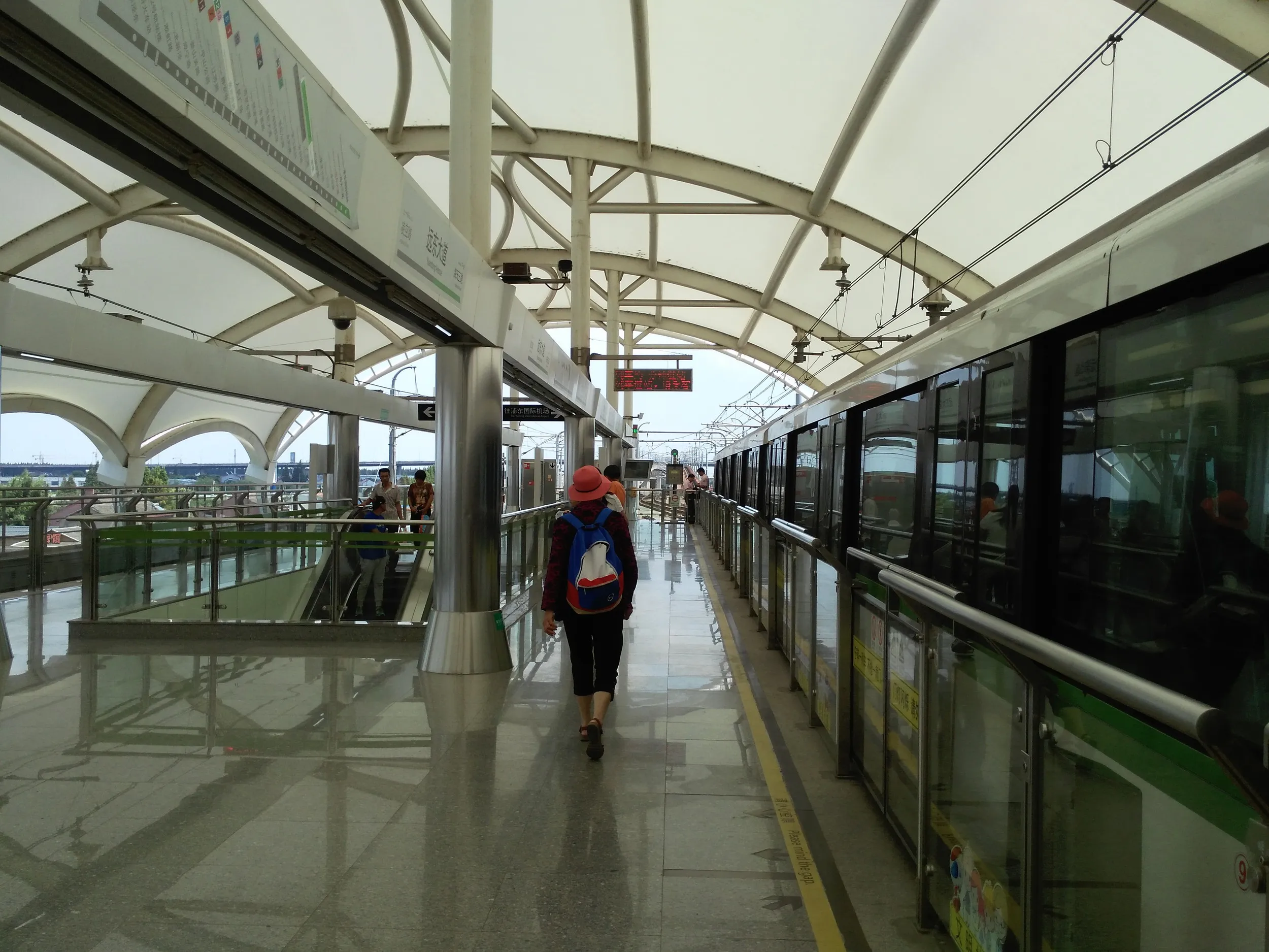 海水浴場へ向かう道