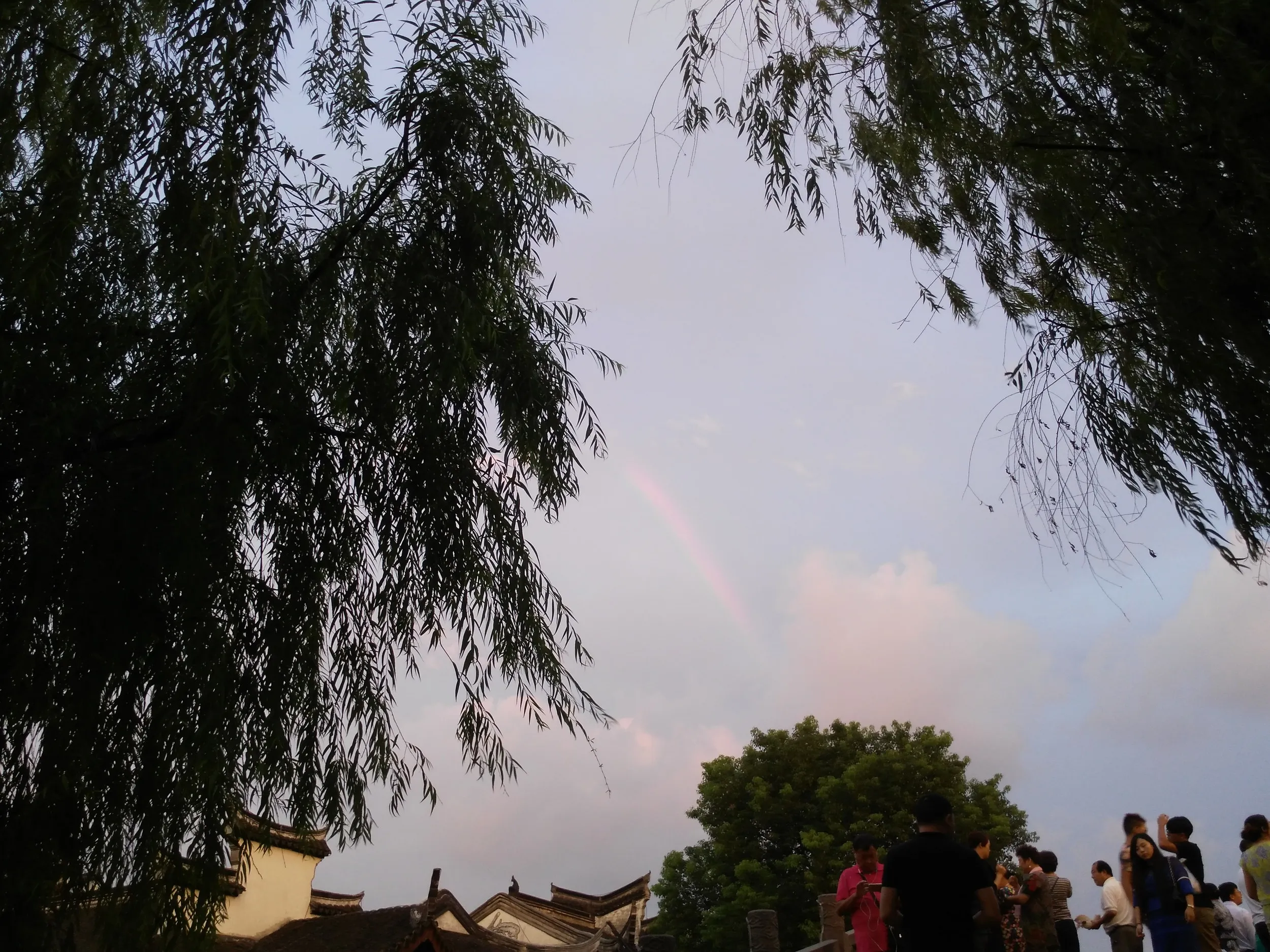 七宝老街に架かる虹