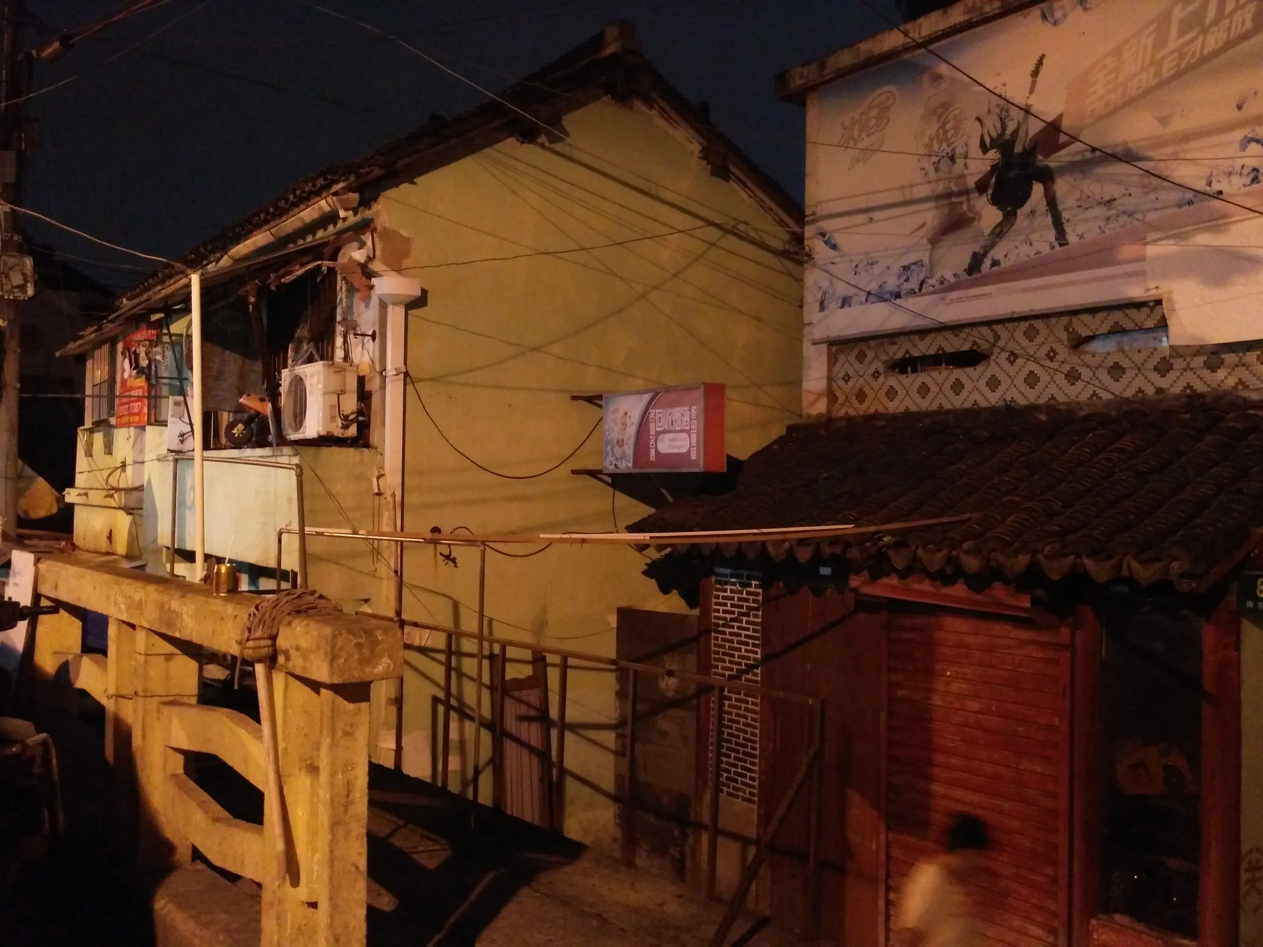 生活感溢れる路地