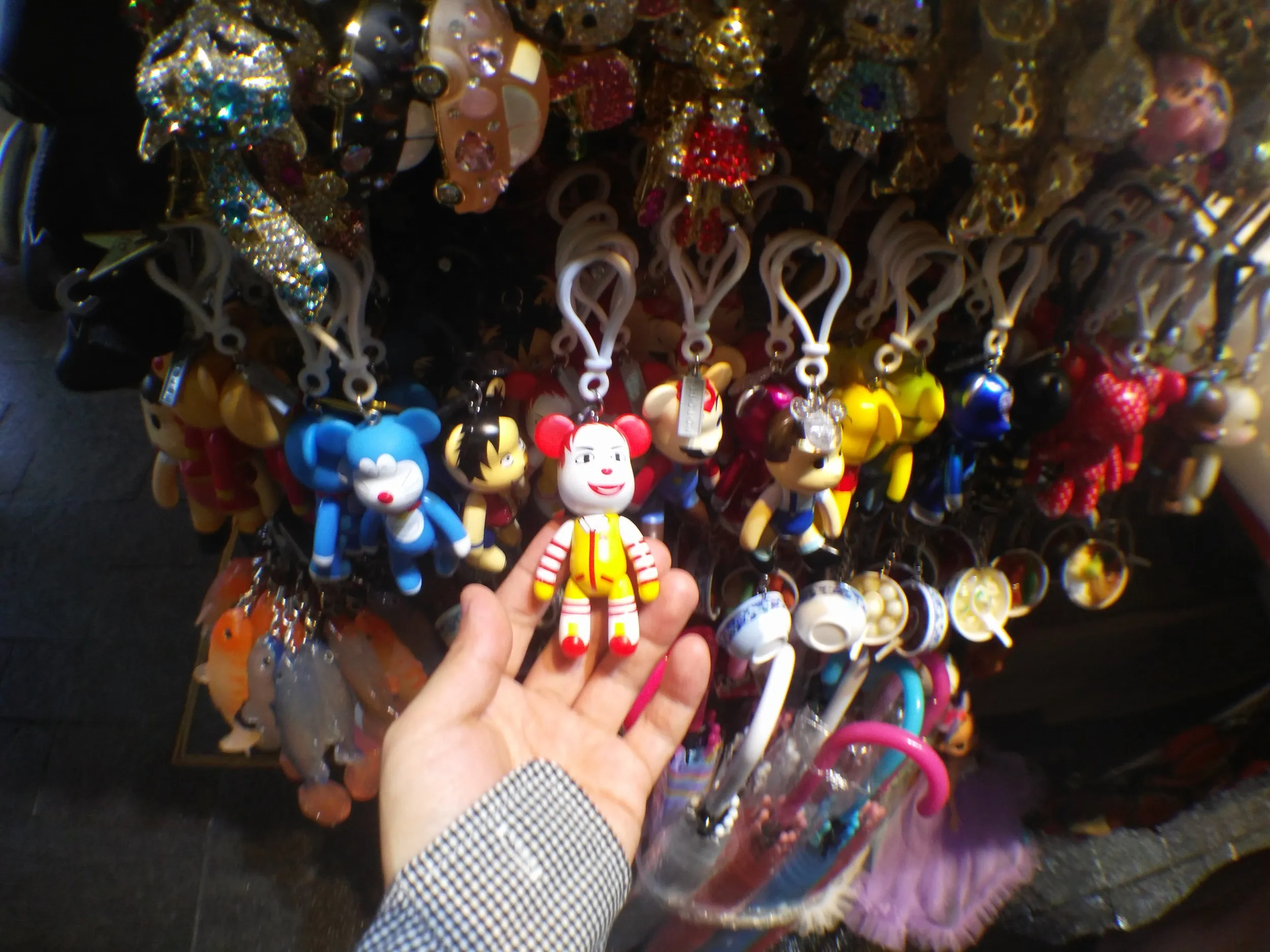 グロテスクなキャラクター商品