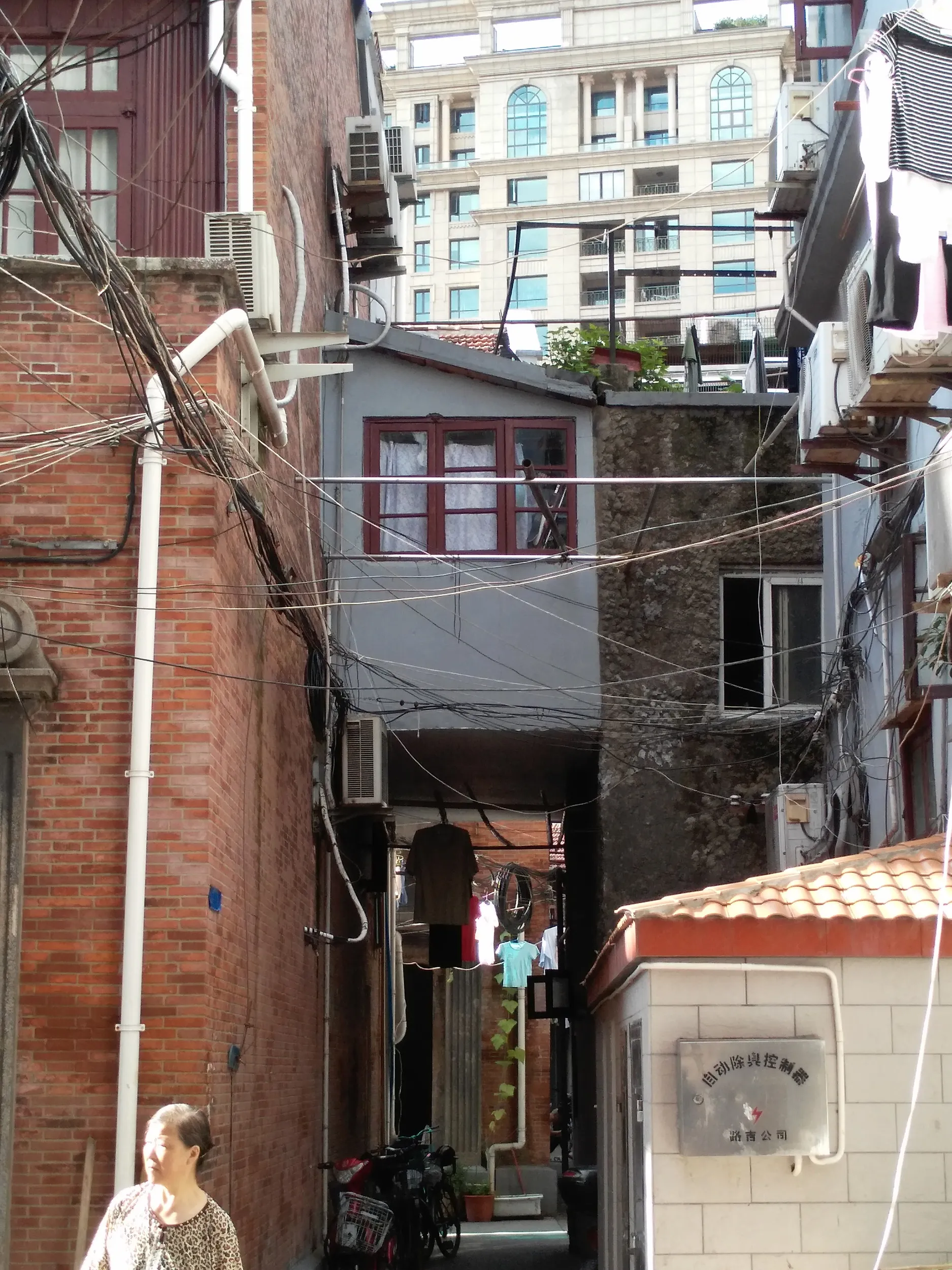 洗濯物が干された風景