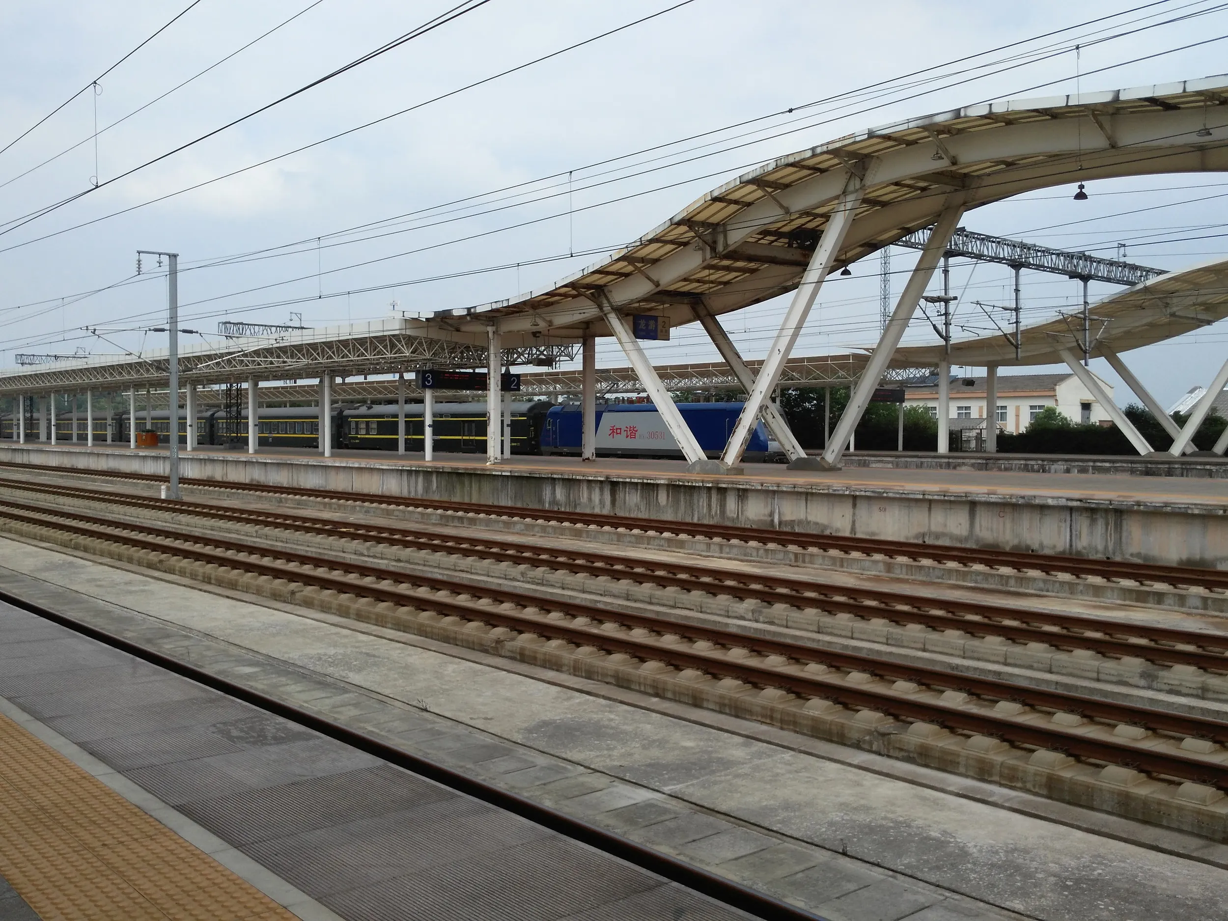 龍遊駅のホーム