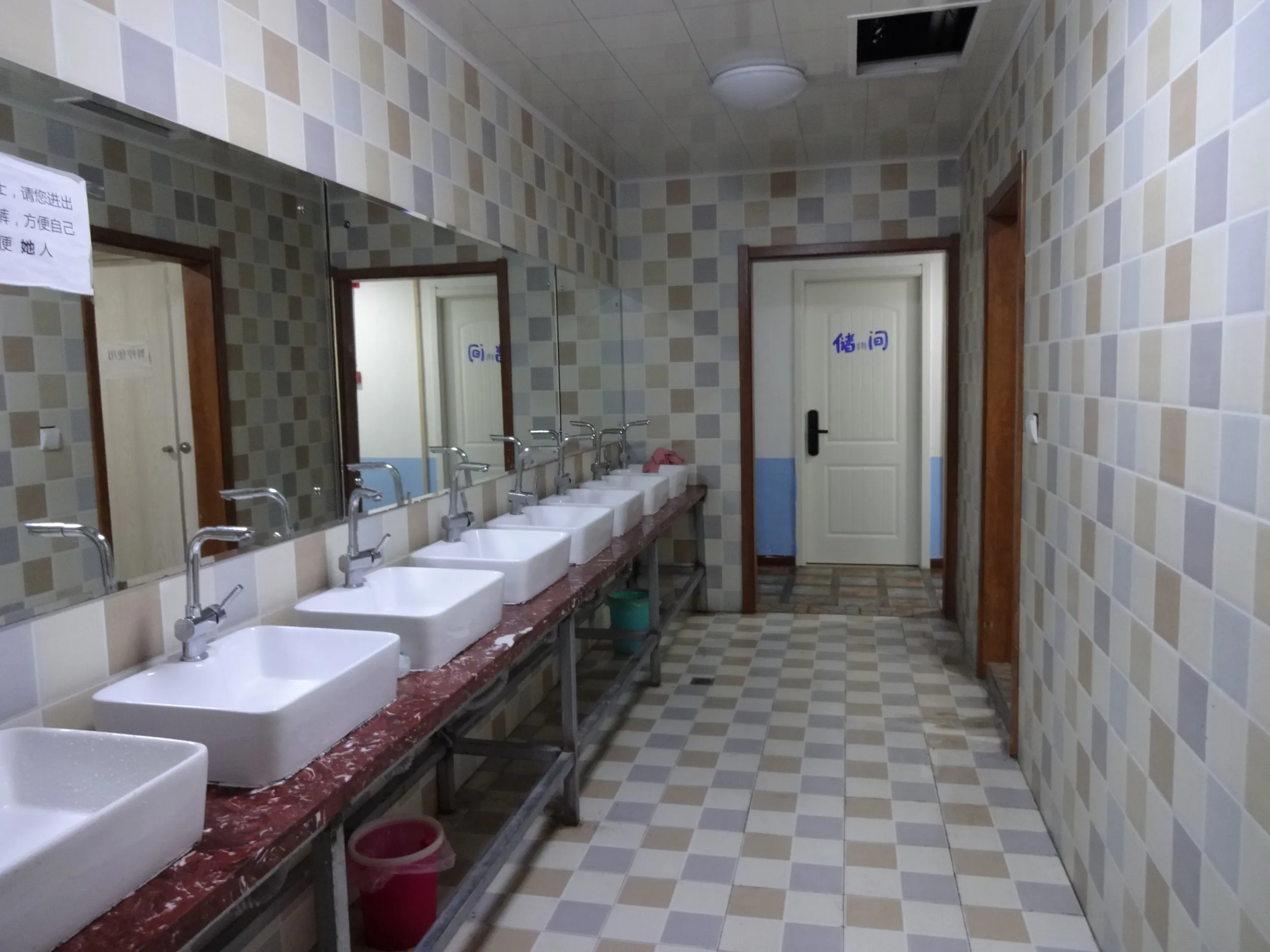 男性用シャワールーム