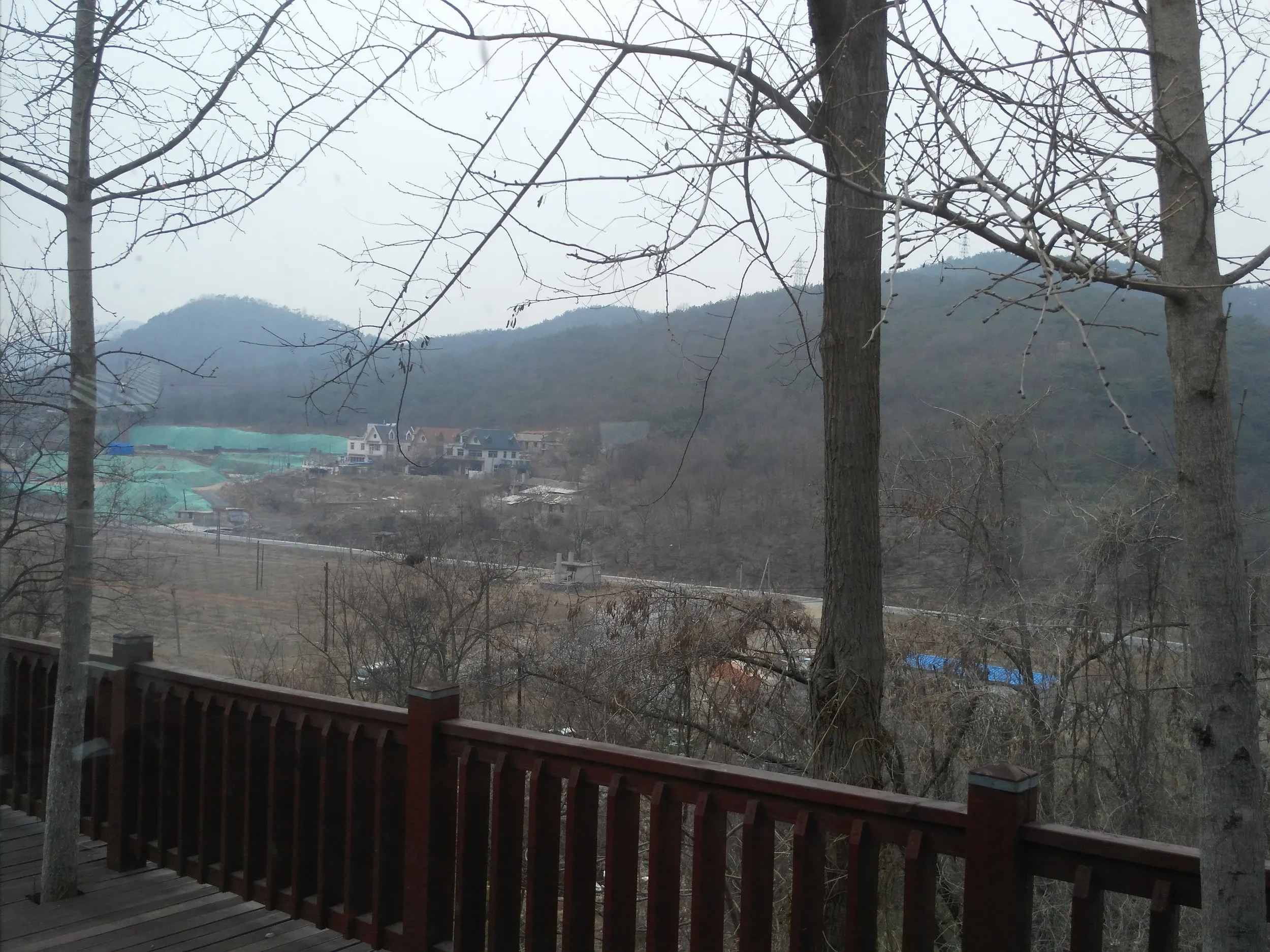 旅順へ向かうバス車窓