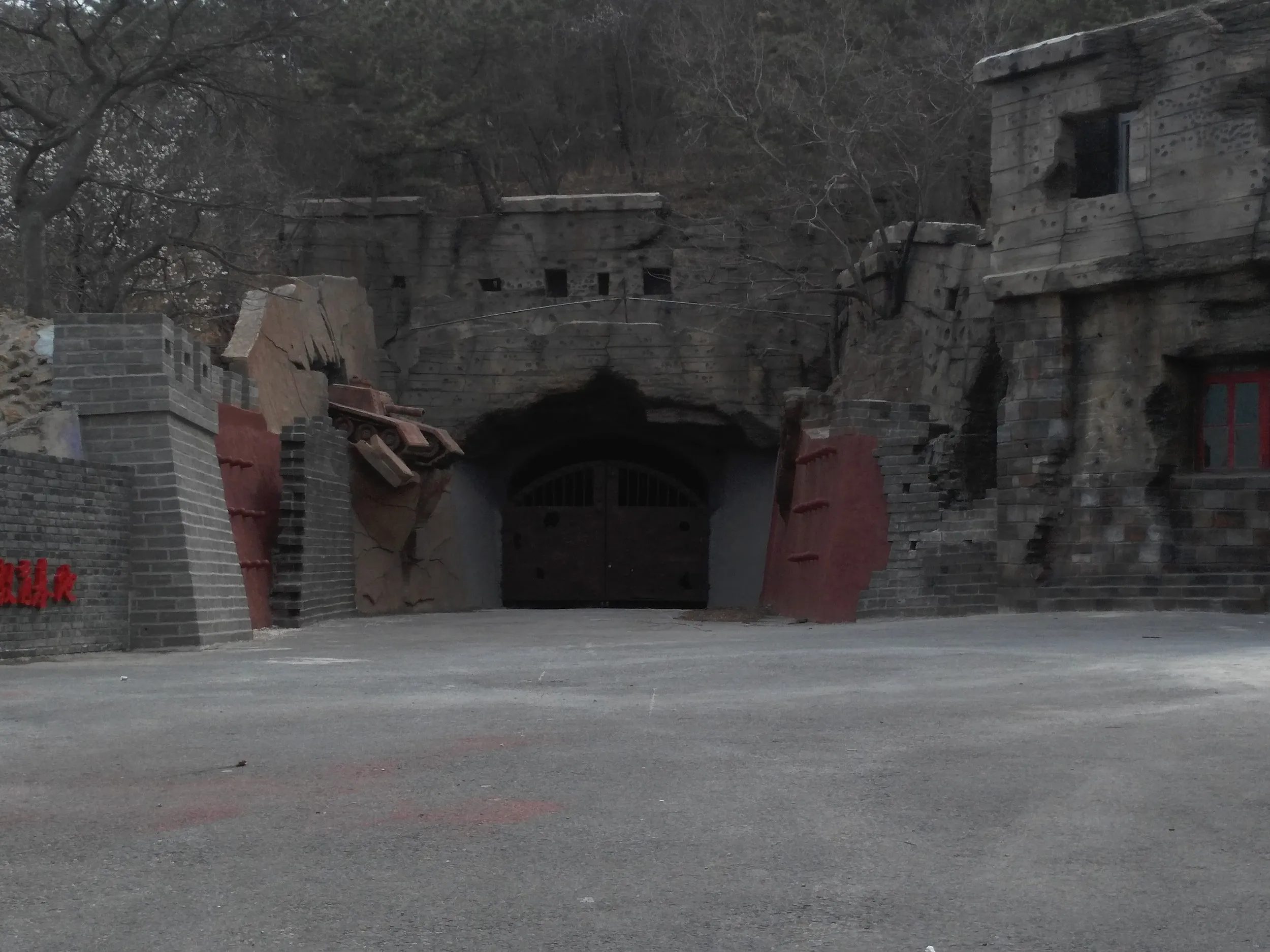 生々しい要塞跡