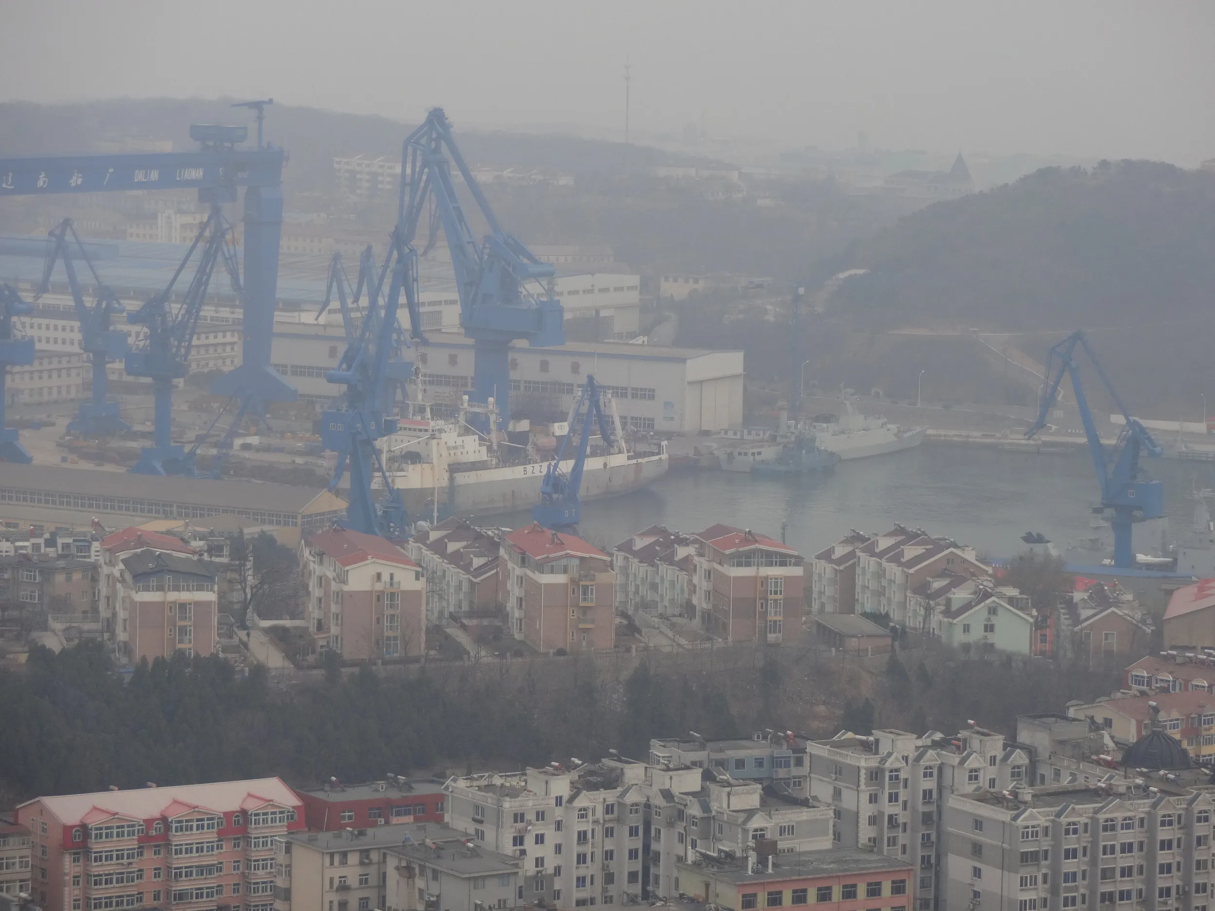 造船所などが見える