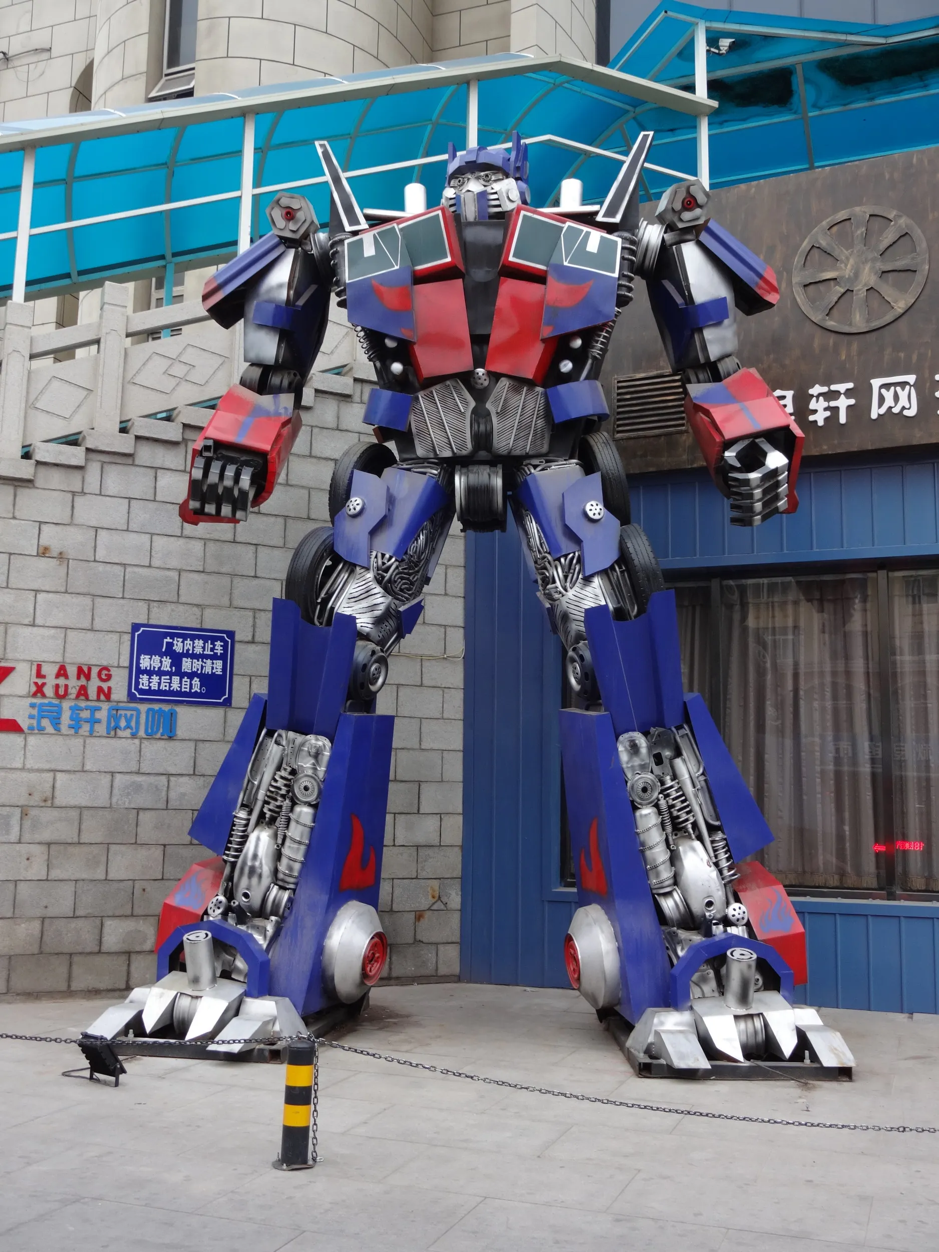 トランスフォーマー風のオブジェ