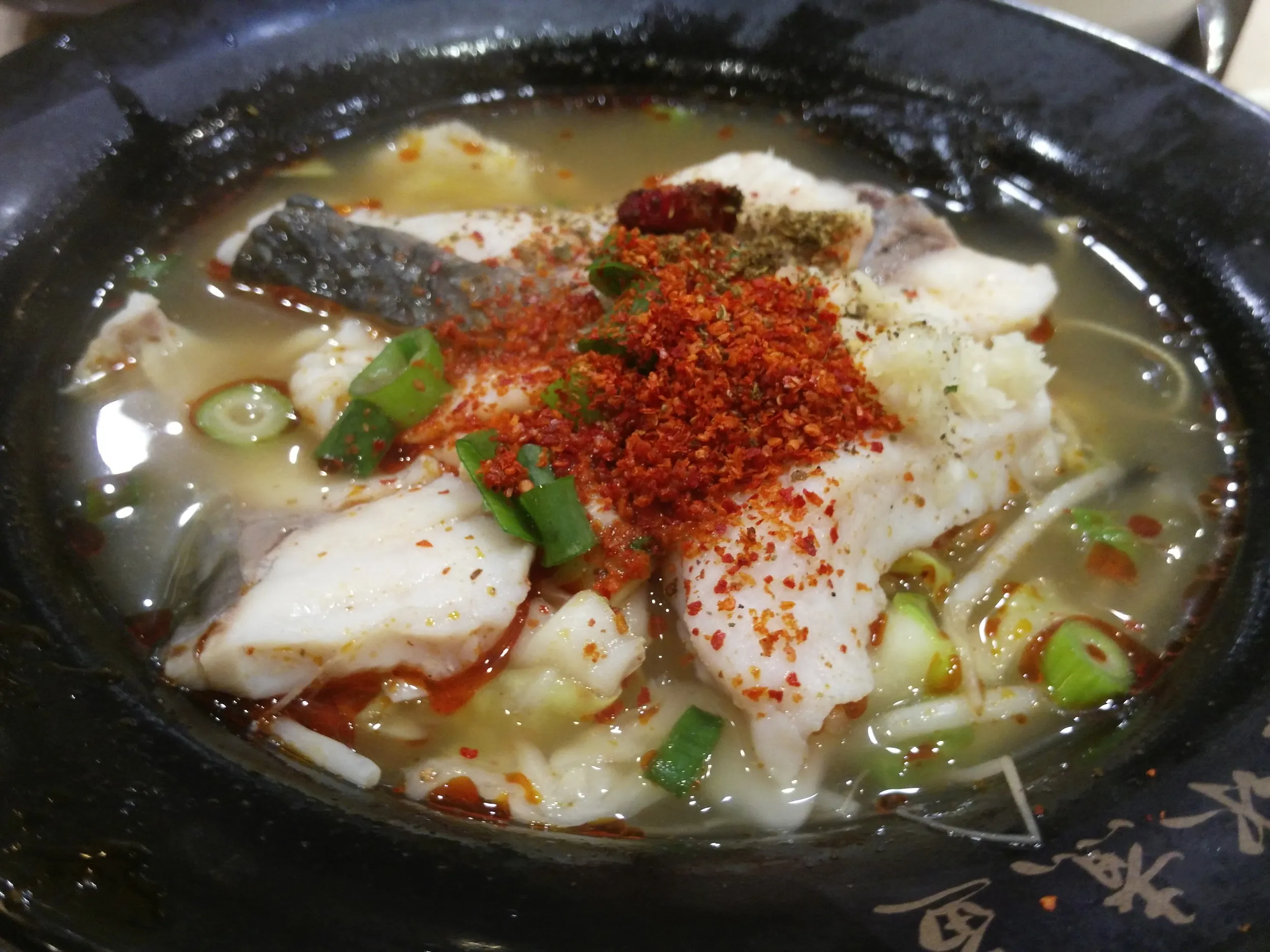 美食広場の草魚料理