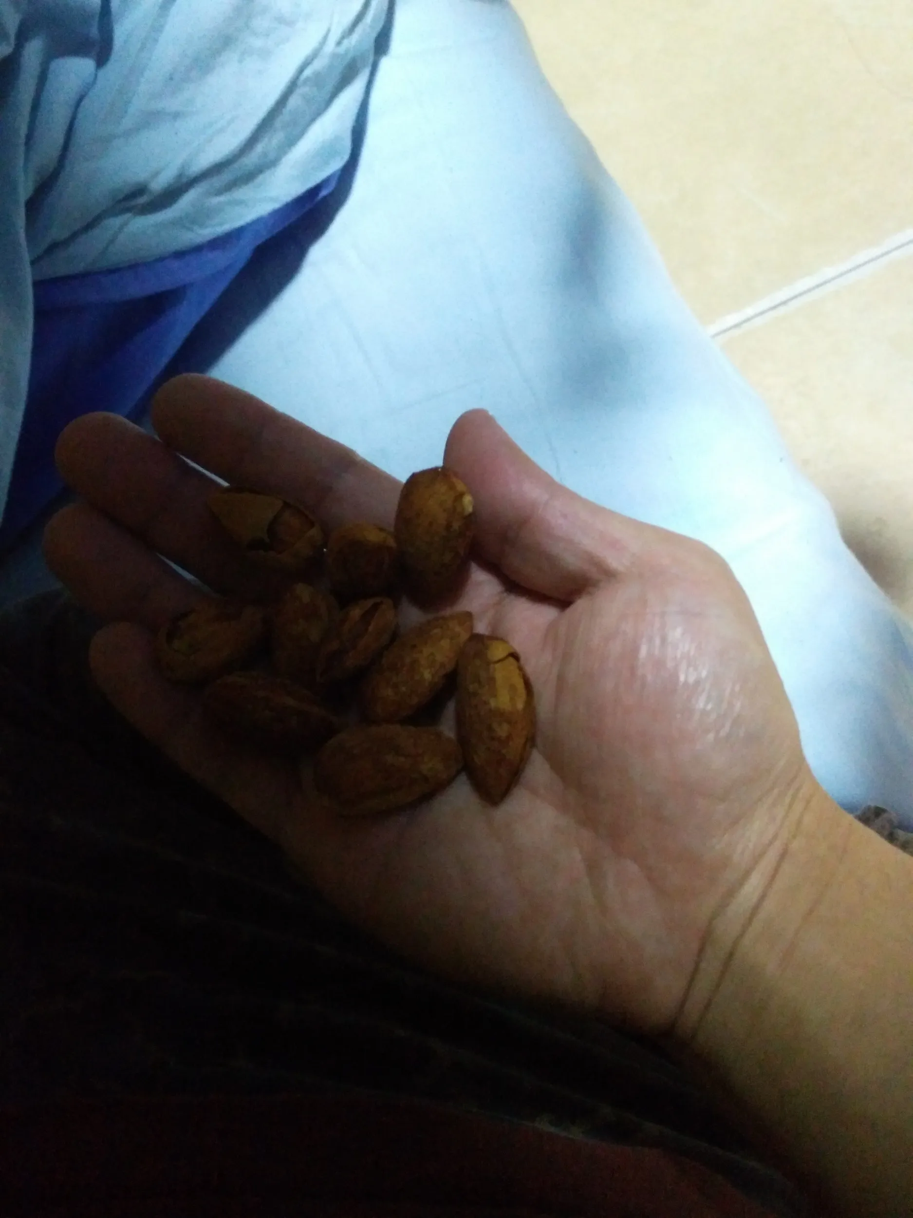 淘宝で買ったアーモンドと牛乳スティック