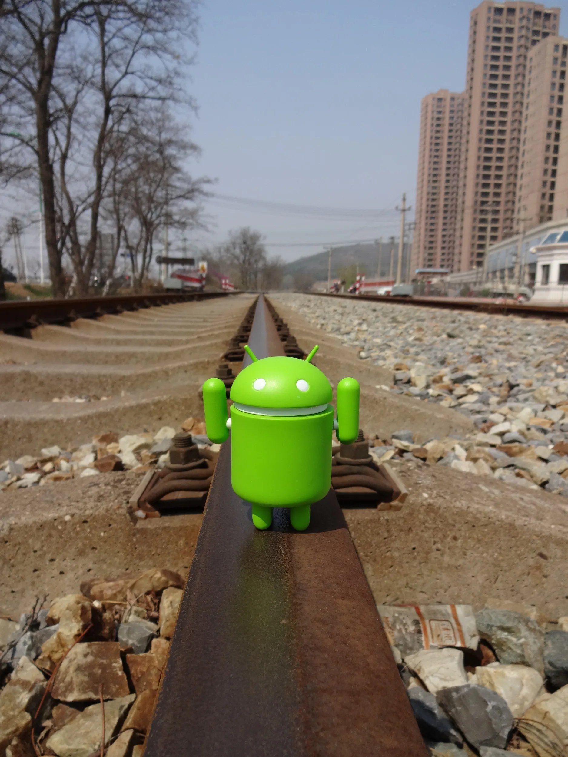 廃線の上でドロイド君