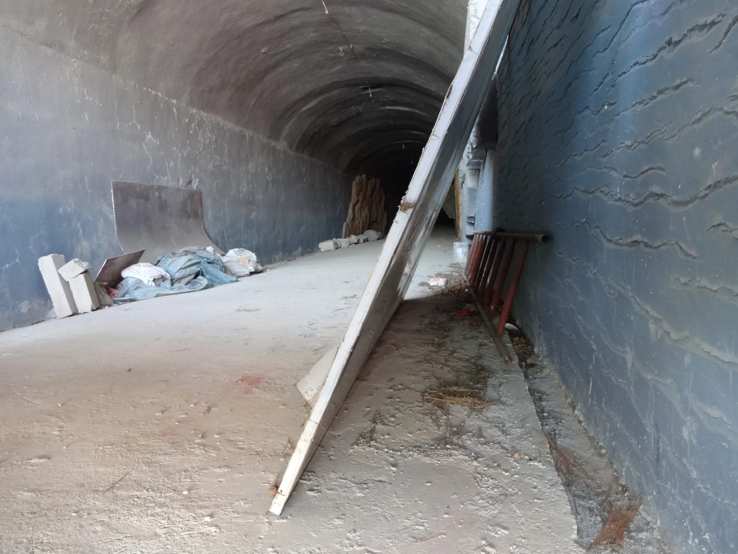 要塞内部を覗く