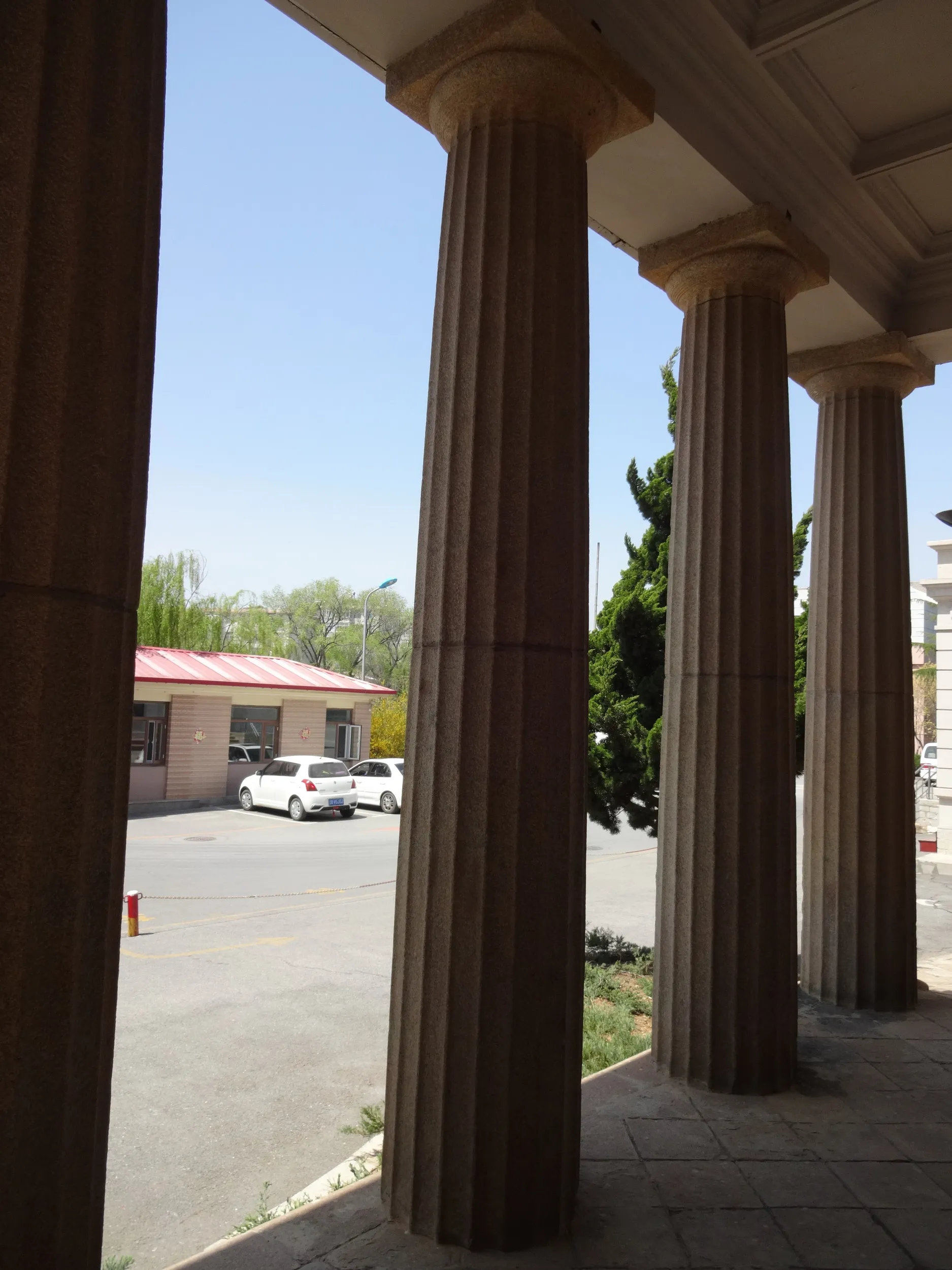 関東都督府高等法院跡の外観