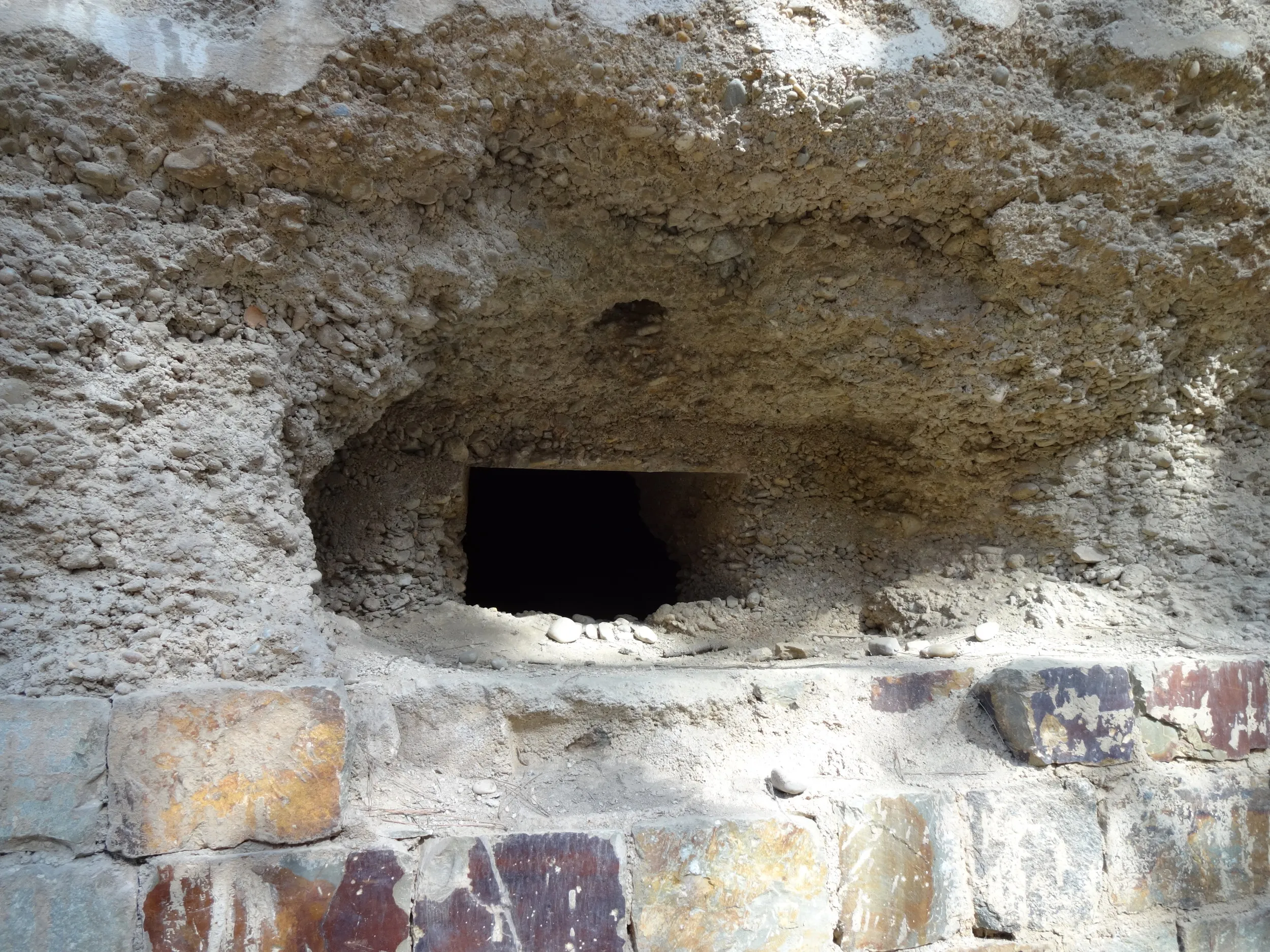 破壊された狙撃口