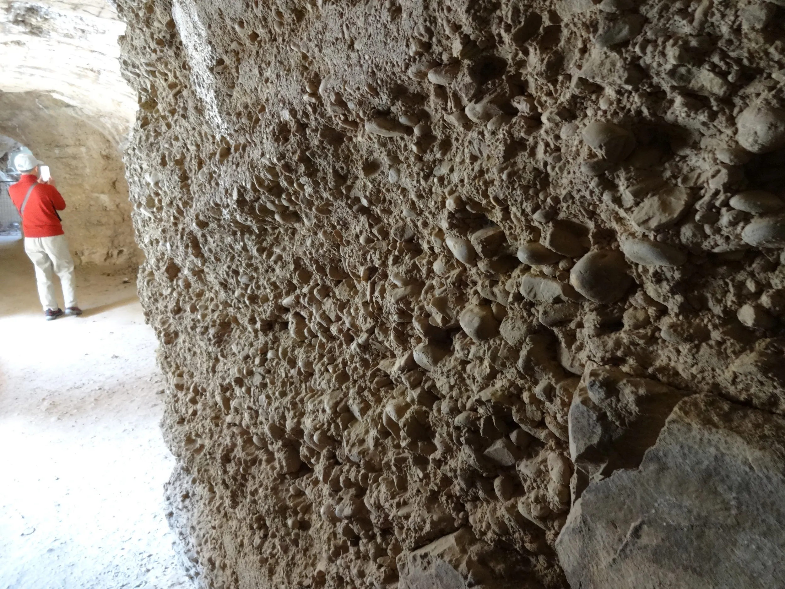 むき出しの内壁