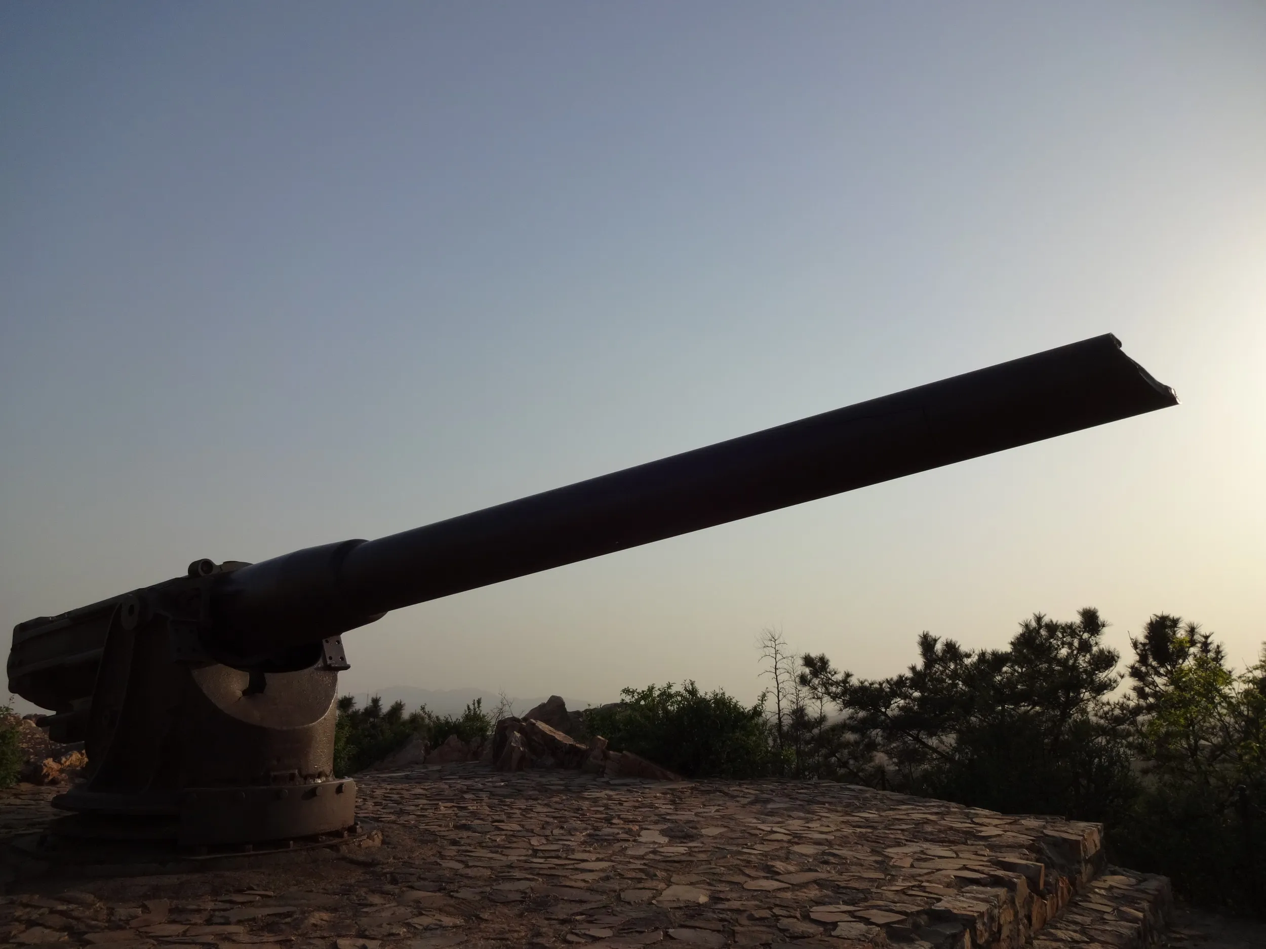 先端が欠けたカノン砲