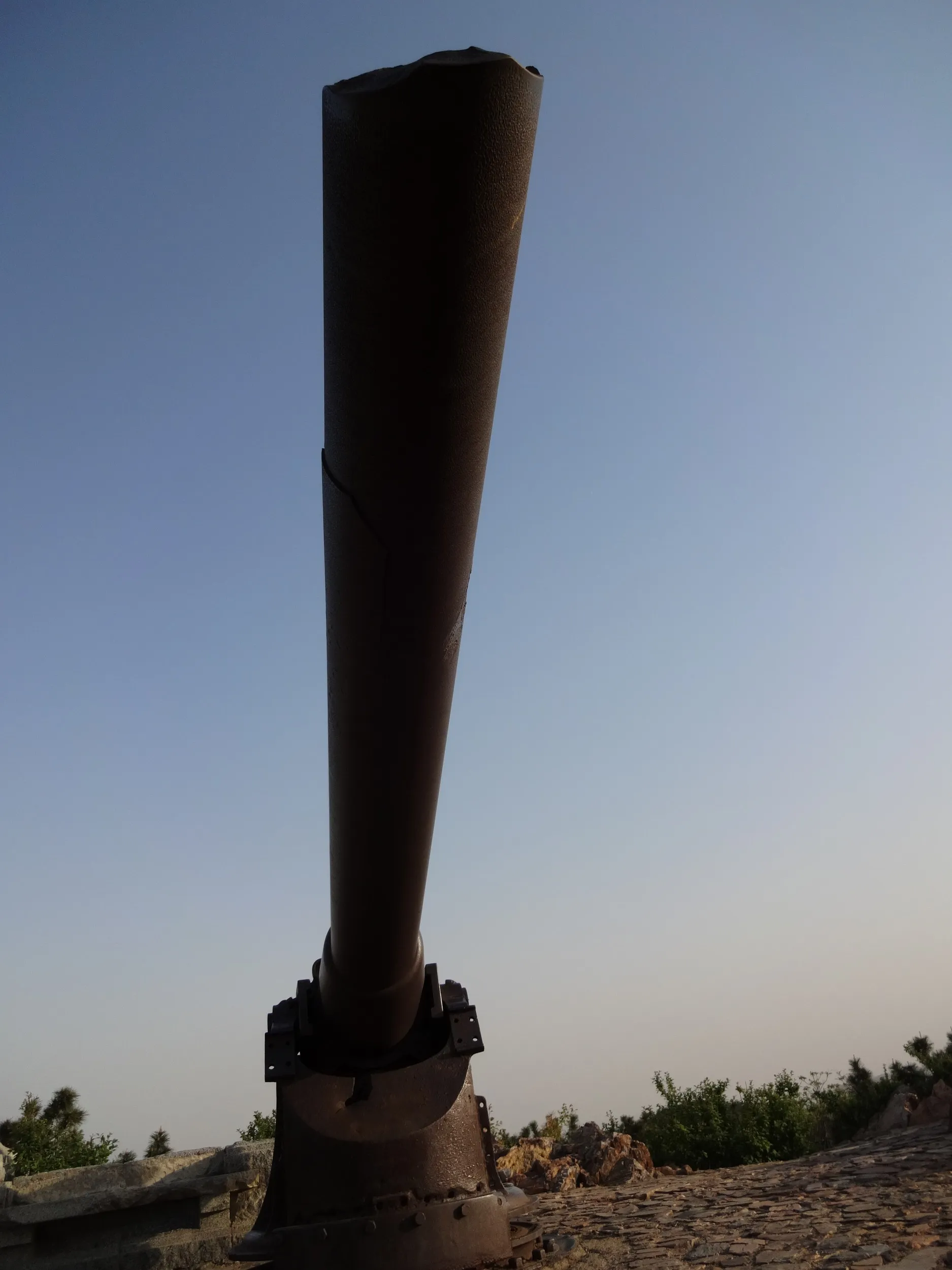 先端が欠けたカノン砲