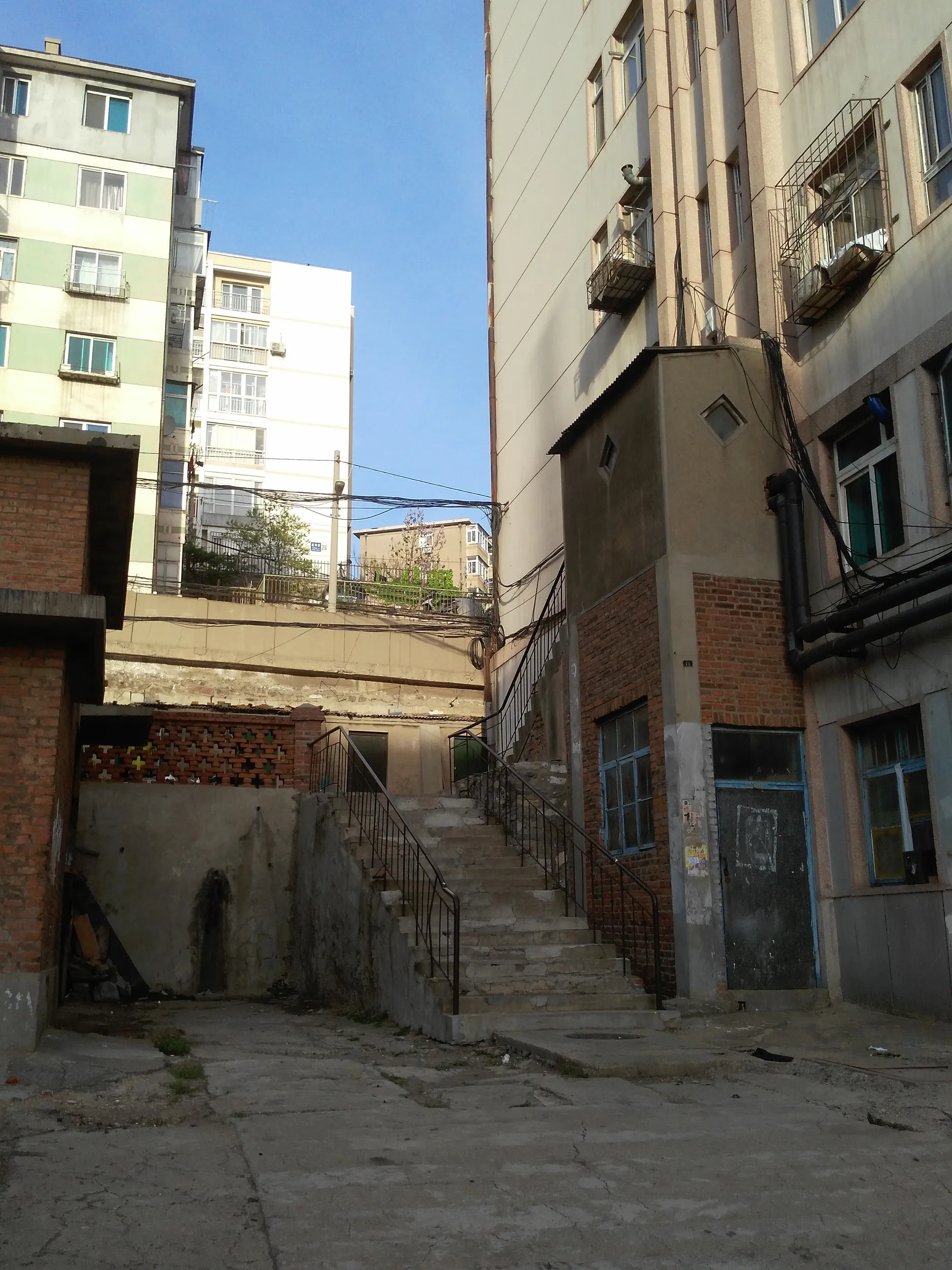 古いレンガ造りの建物