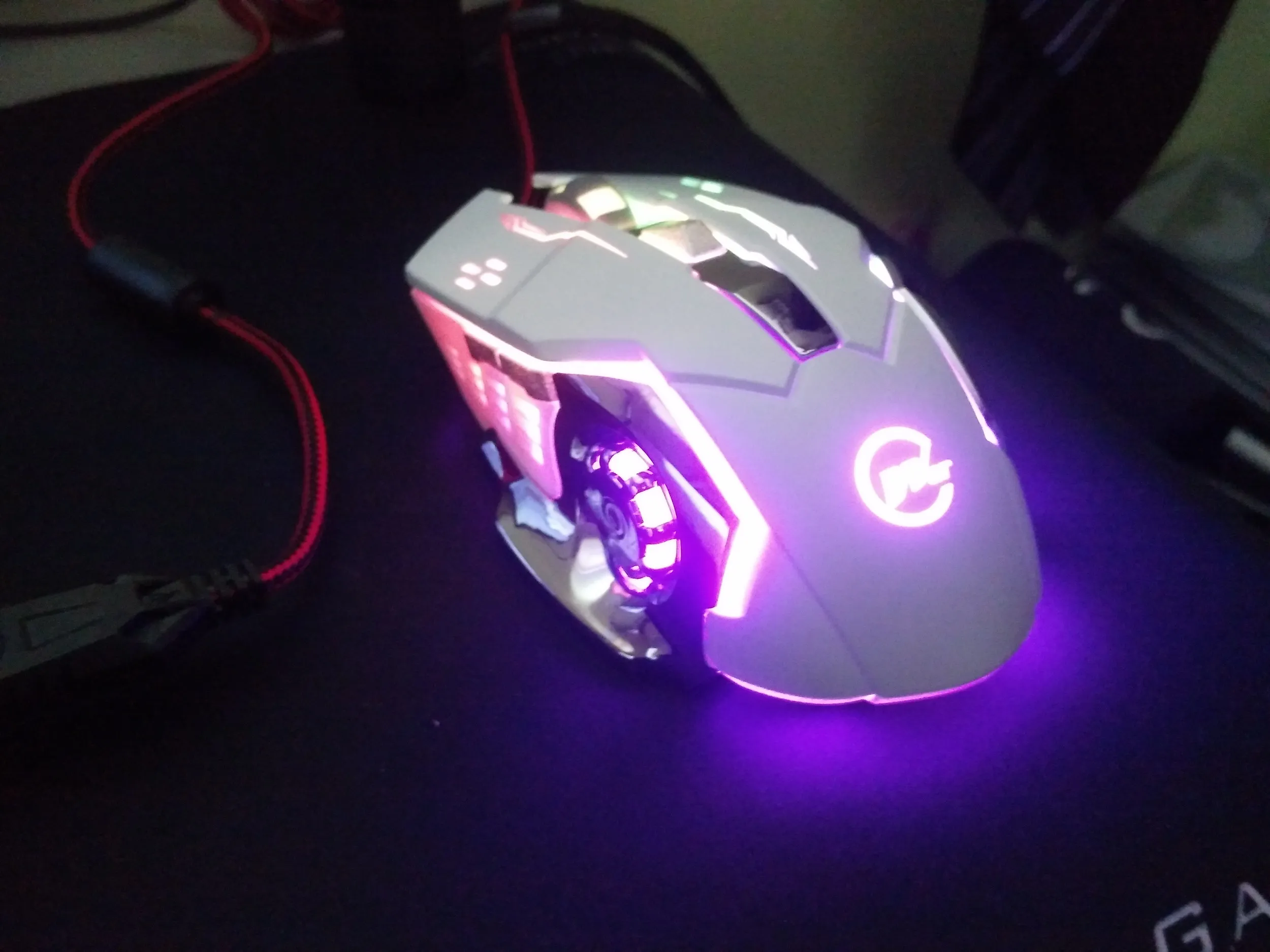 光るゲーミングマウス